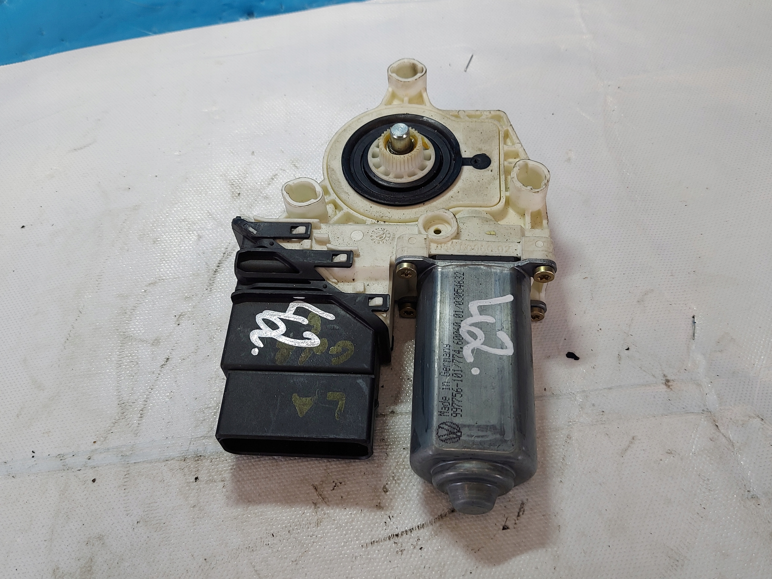 engine lifting windows GOLF V 993424100 left rear part