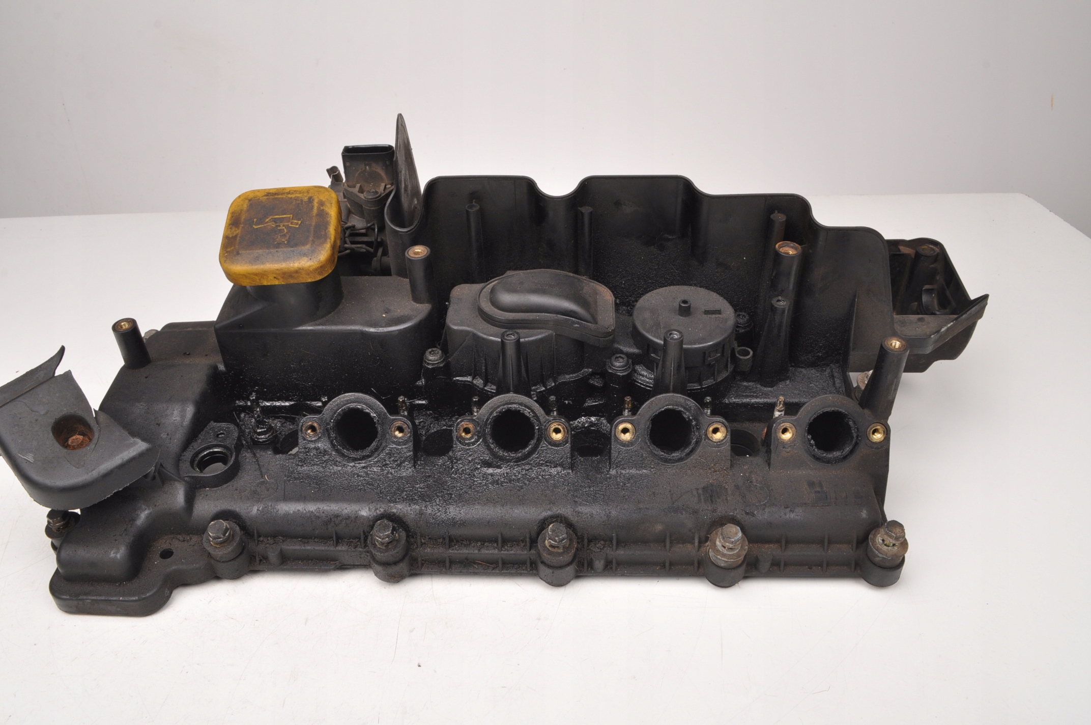 BMW E46 2.0 D кришка клапана 7786690