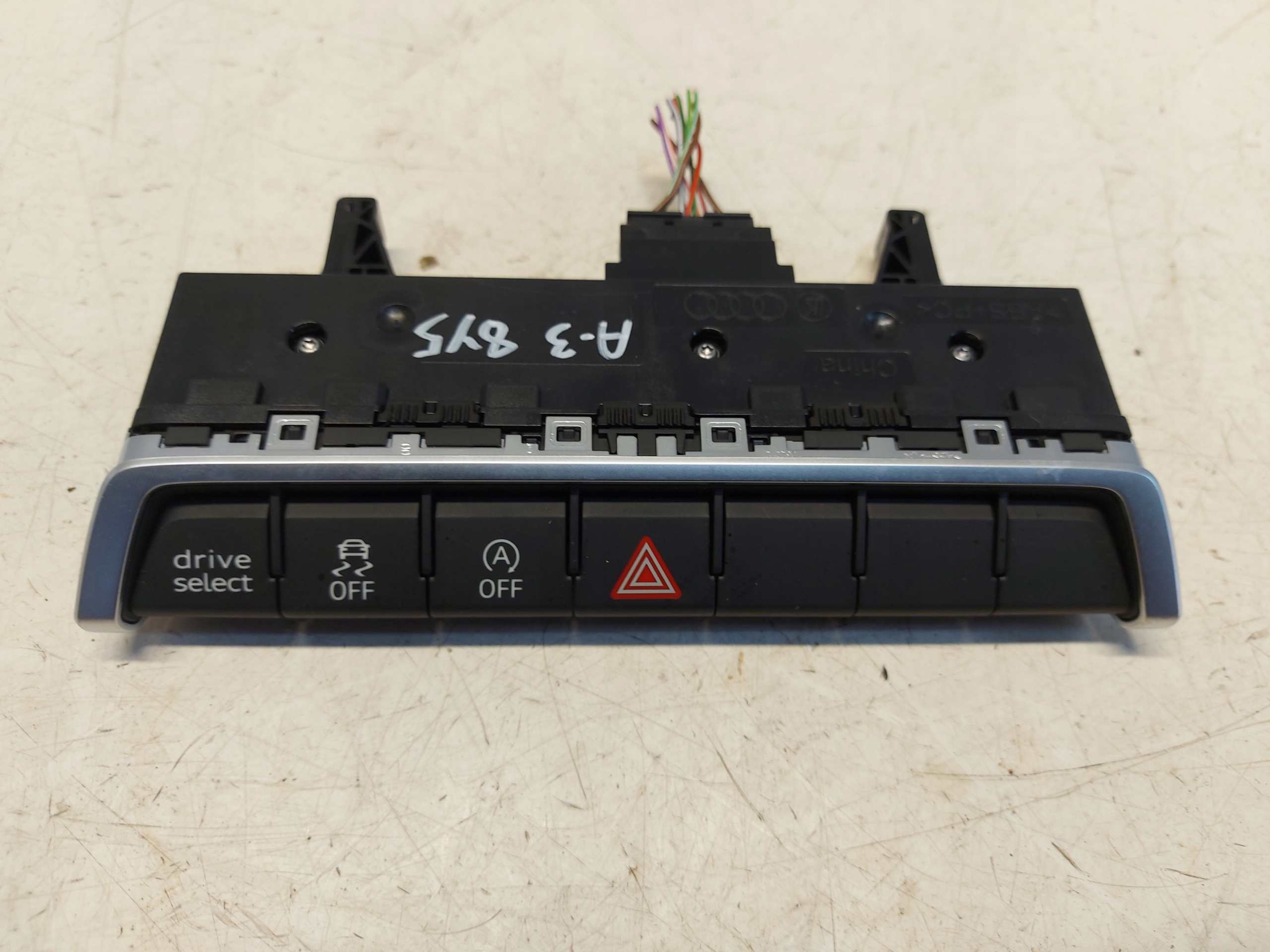 AUDI A3 8Y5 Berline Bouton TRYBU de guide