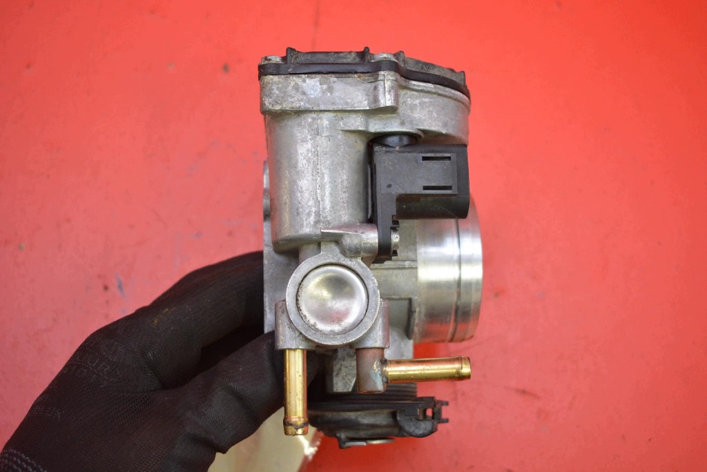 Valvola a farfalla 06A133064J SKODA OCTAVIA 1 e 1.6 8V 101 KM 96-00