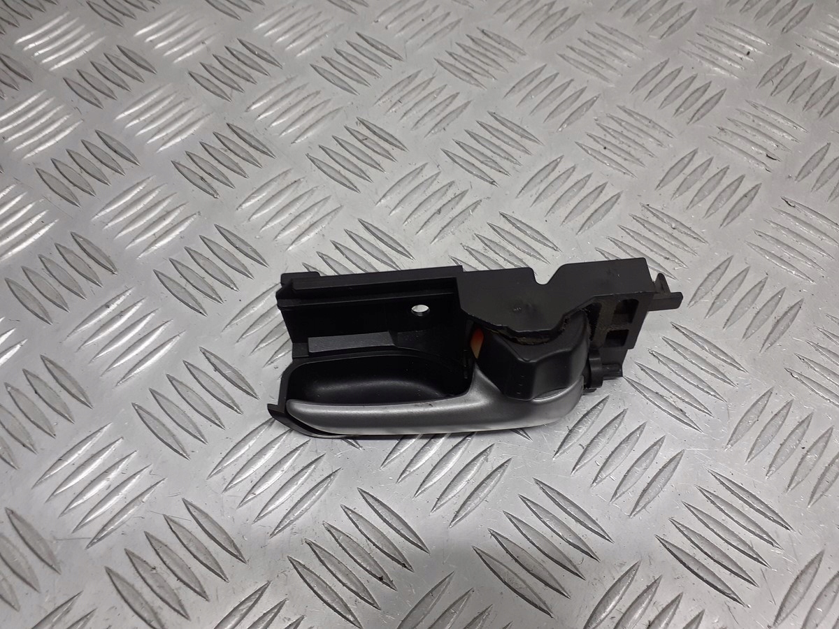 KLAMKA PRAWA PRZEDNIA WEWNĘTRZNA SUZUKI SPLASH Typ samochodu Samochody osobowe