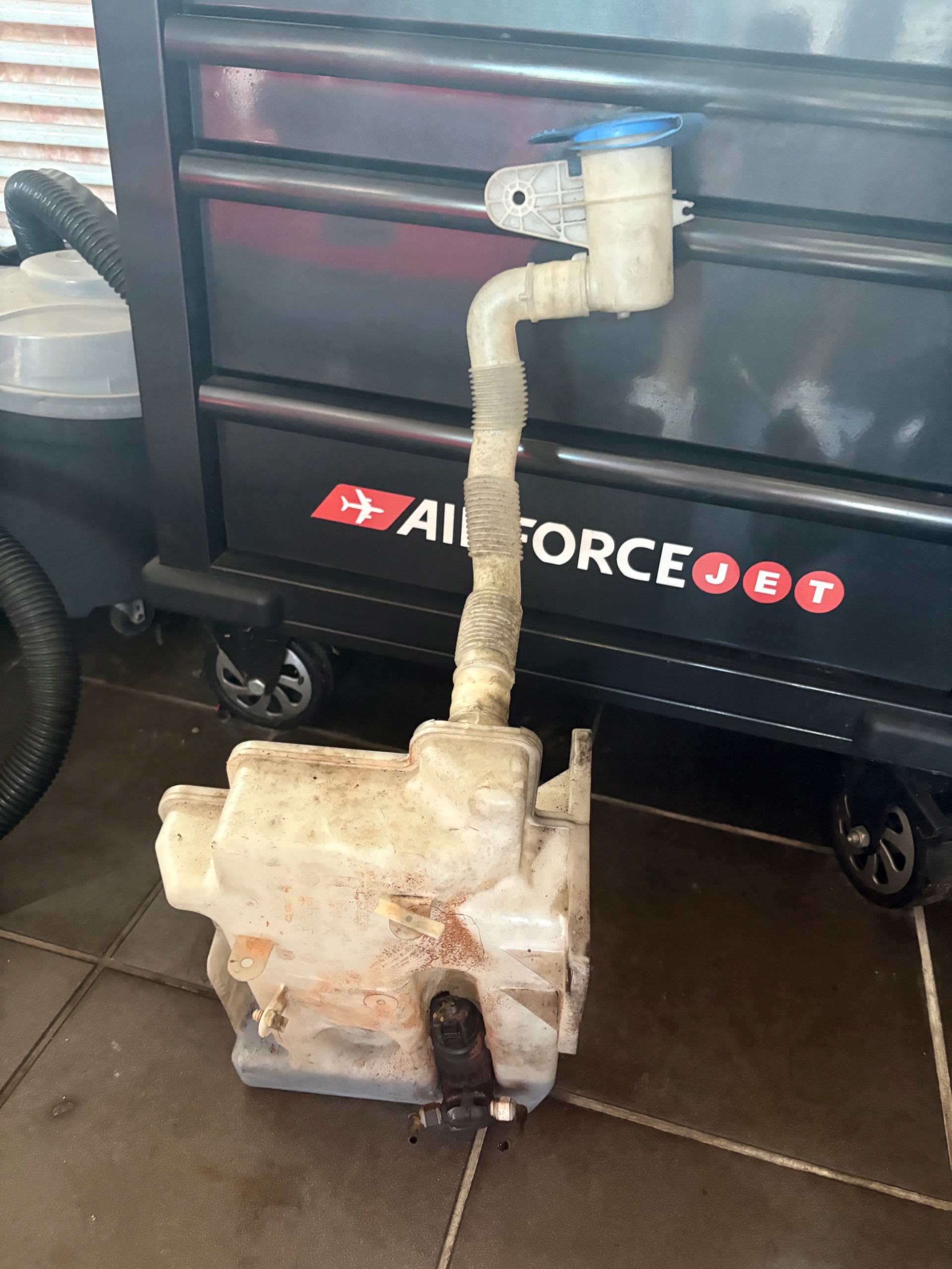 washer fluid tank SEAT LEON II VW GOLF V VI plus 1K0955453Q + pump