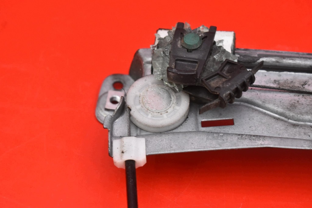 window regulator left front EU 400854F RENAULT CLIO 3 III 3D 05-09