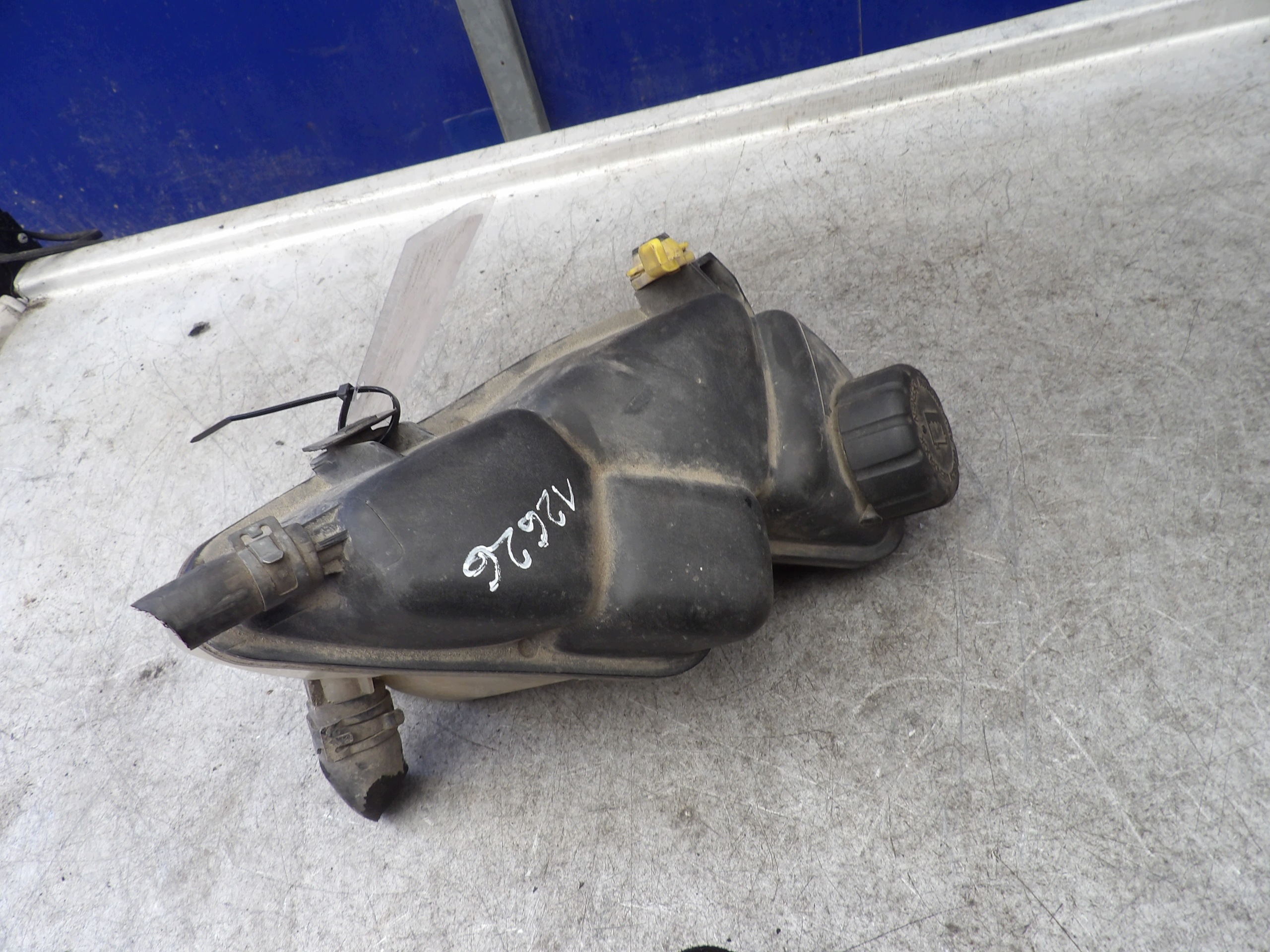 Mercedes A 140 water tank
