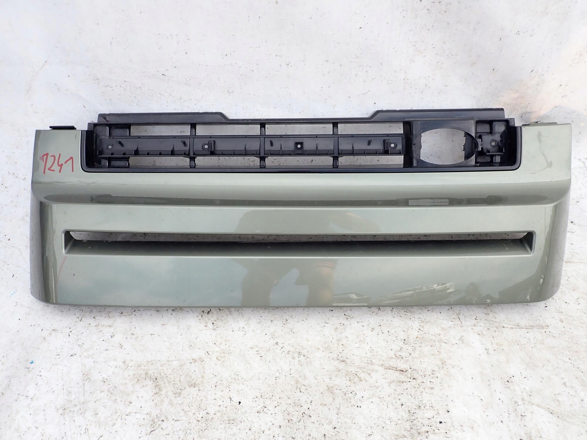 LAND ROVER DEFENDER II 2 20-> Grill Grill
