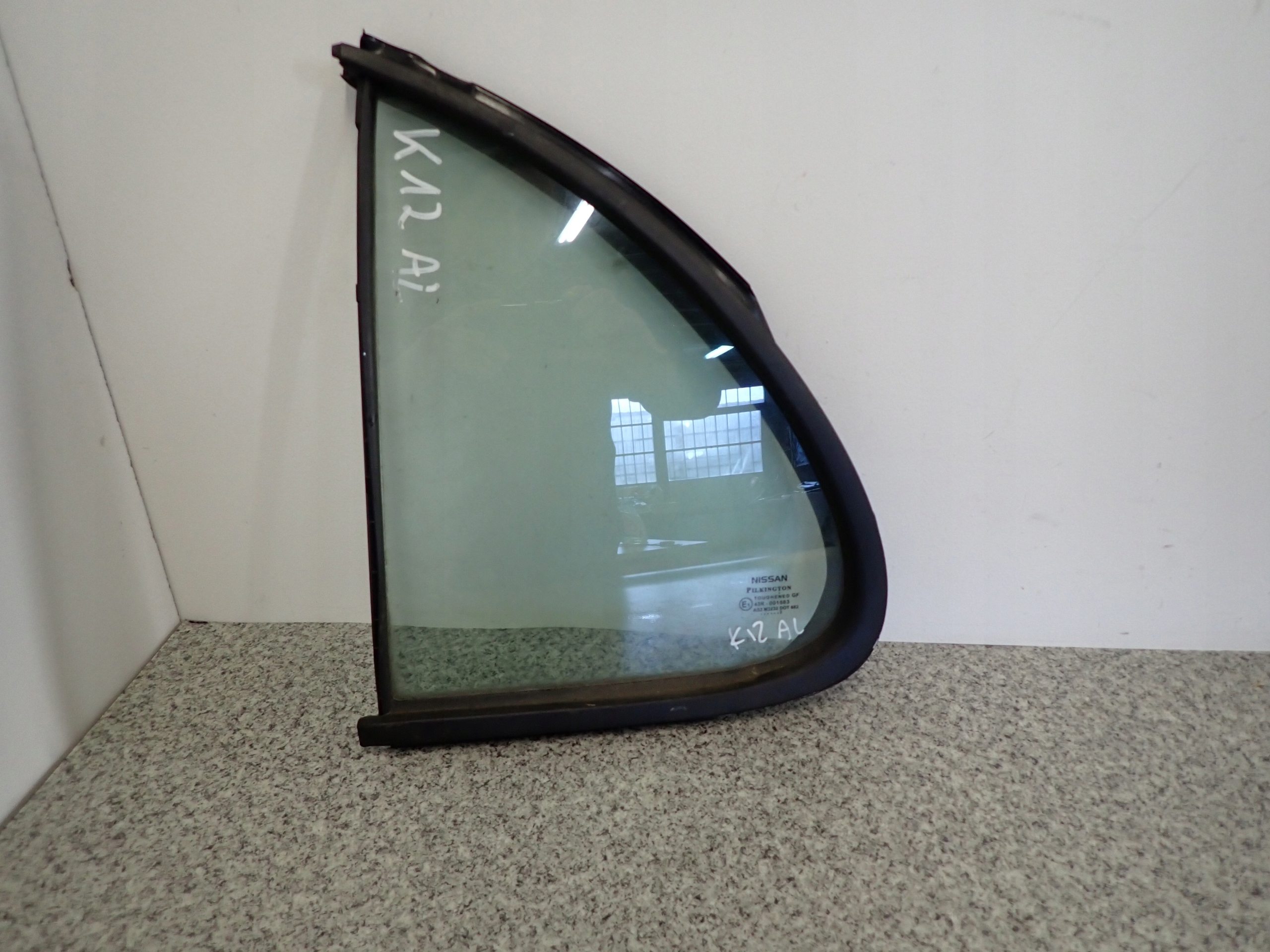 NISSAN MICRA K12 SZYBA DRZWI TYLNYCH LEWYCH TYŁ