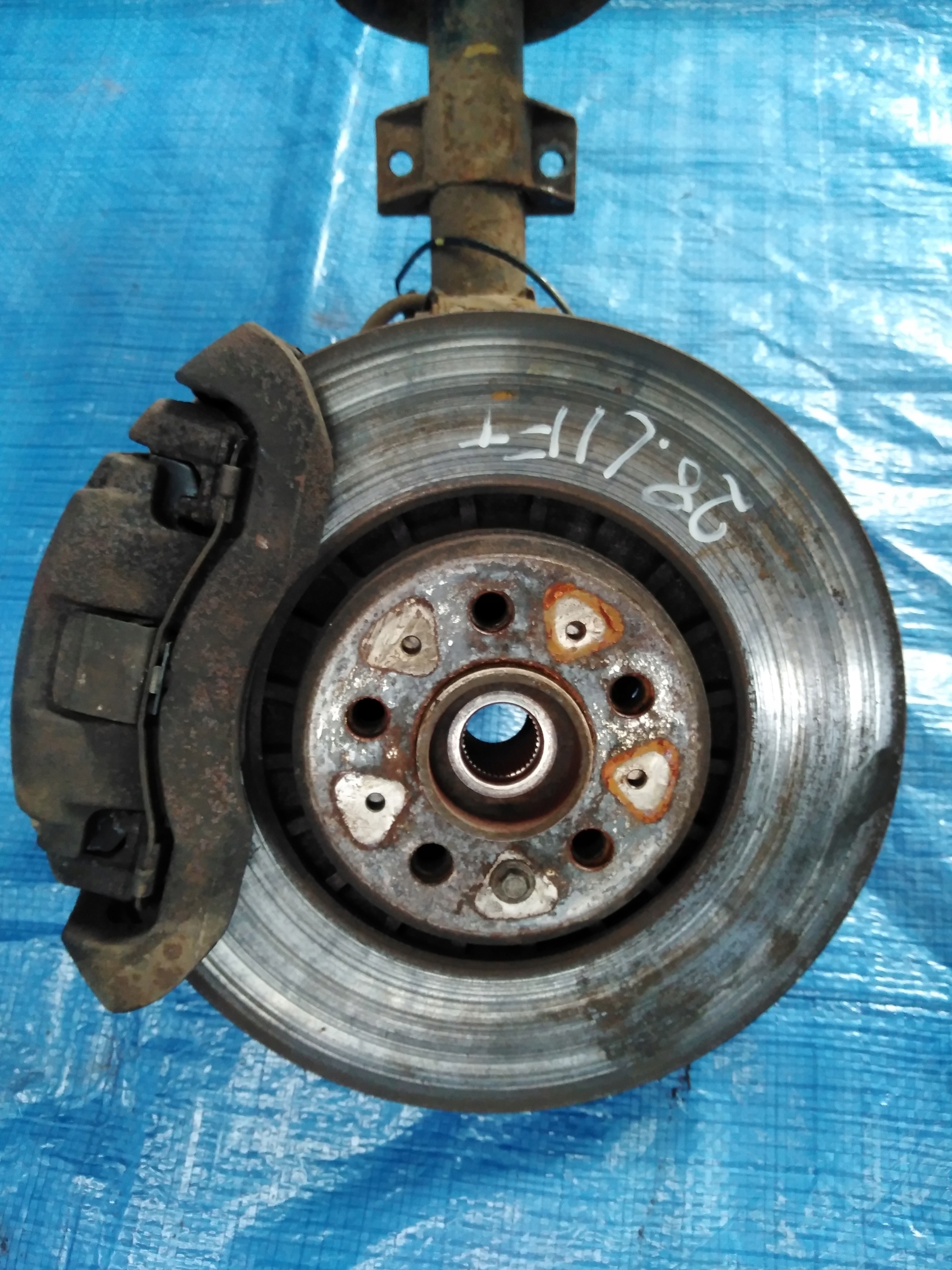 Volvo XC90 2.4 D5 185 KM Noga Zawieszenie Lewe Lif Producent części Volvo OE