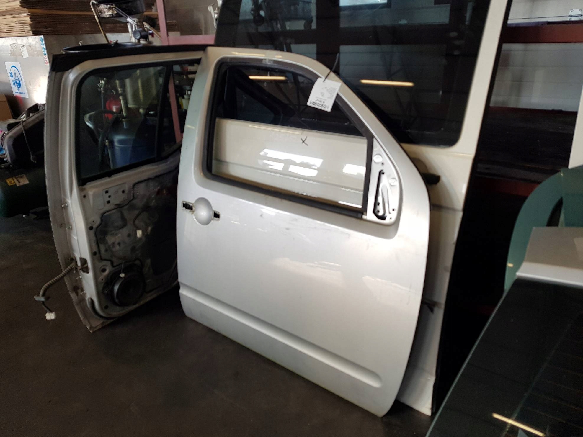 door right front NISSAN NAVARA