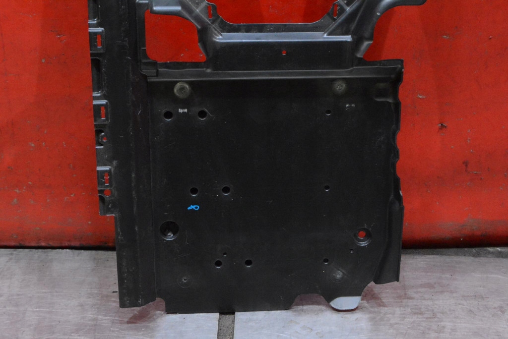 floor boot lower right 68251790AA JEEP GRAND CHEROKEE 4 IV WK2 13-21
