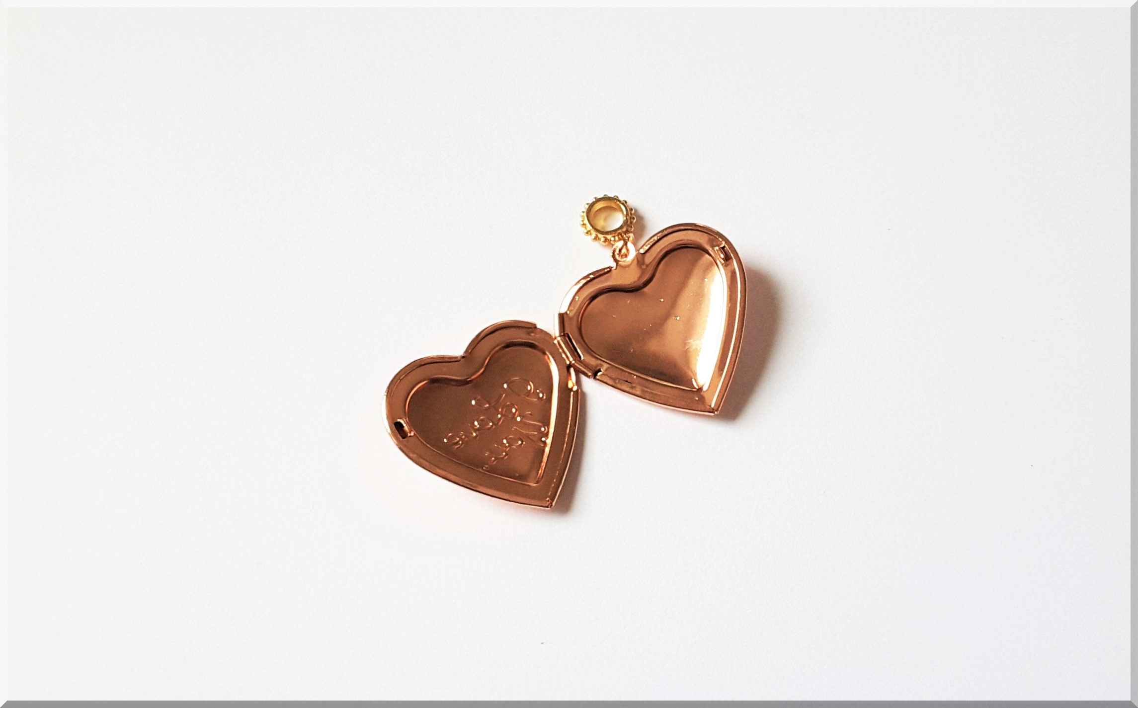 WISIOREK ZAWIESZKA OTWIERANE SERCE 01 Kod producenta WSSMTSERCE01