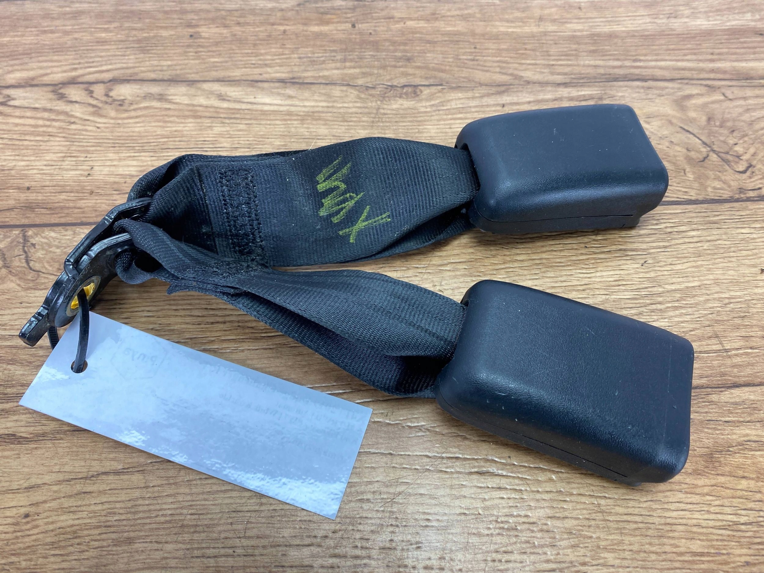 Klamra wpinka Fixation arbre ceintures sécurité Arrière Dodge Challenger 2015+