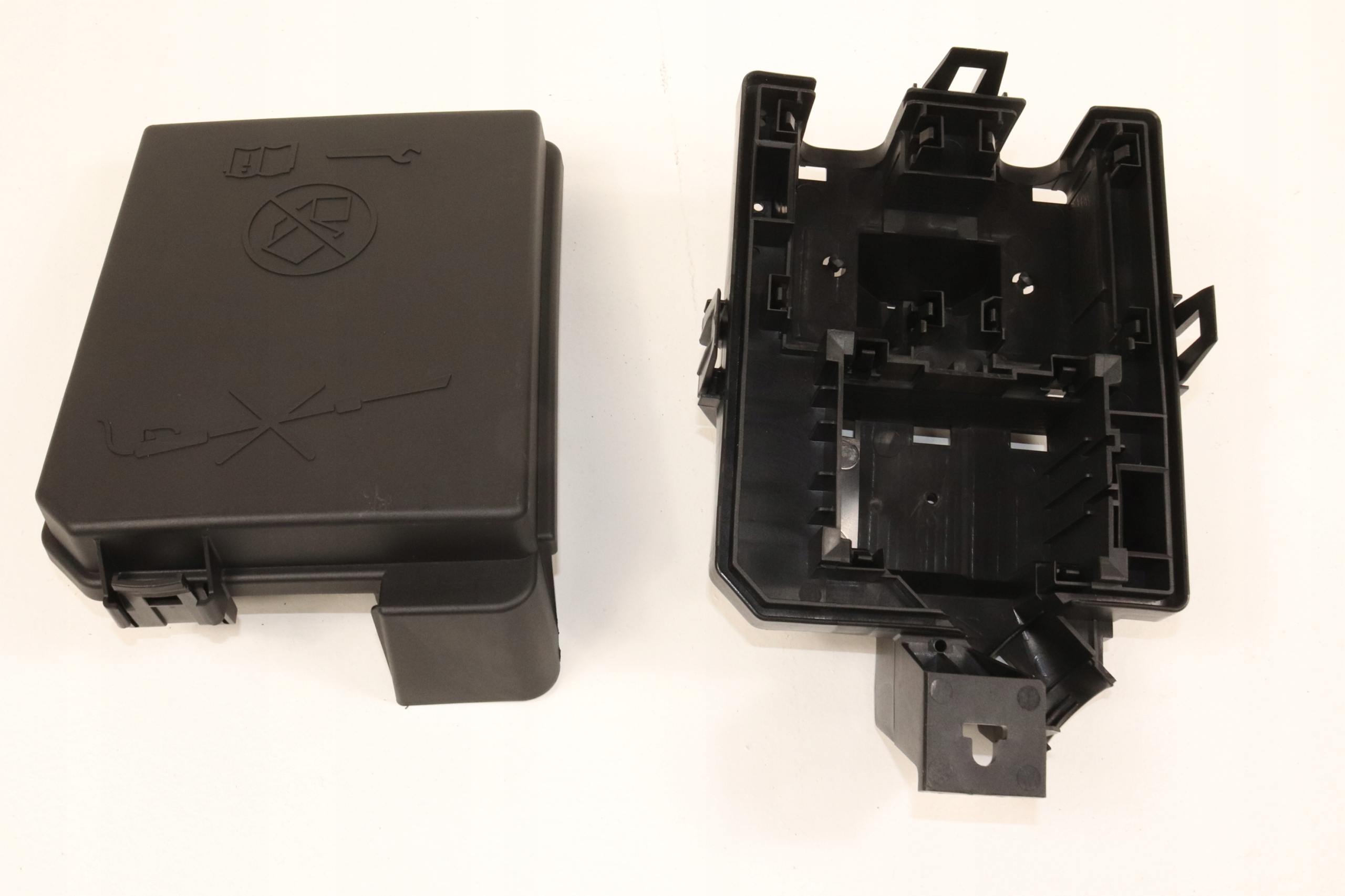 OPEL MOKKA MOKKA X SKRZYNKA BEZPIECZNIKOW OBUDOWA