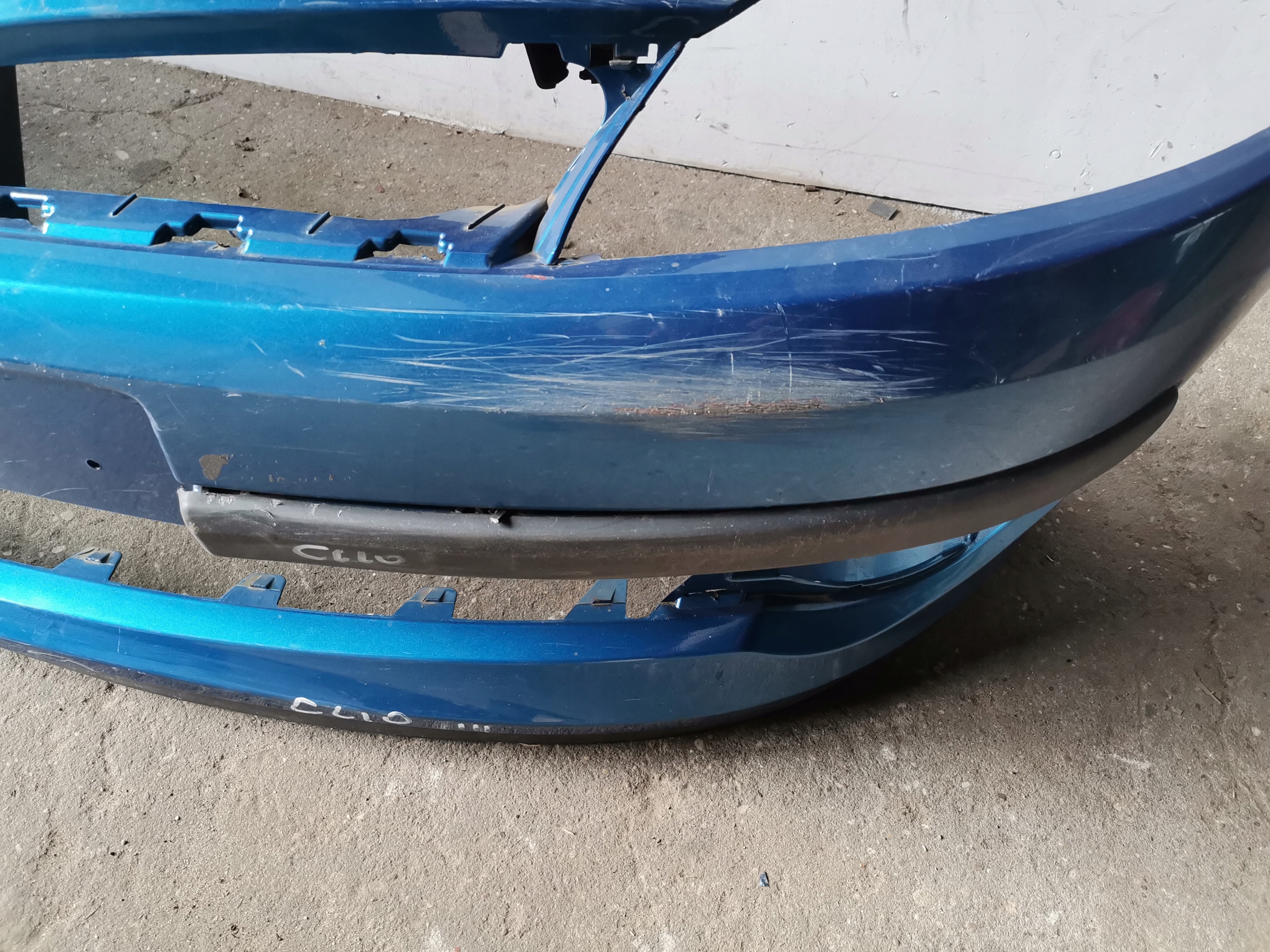 nárazník předek přední RENAULT CLIO III
