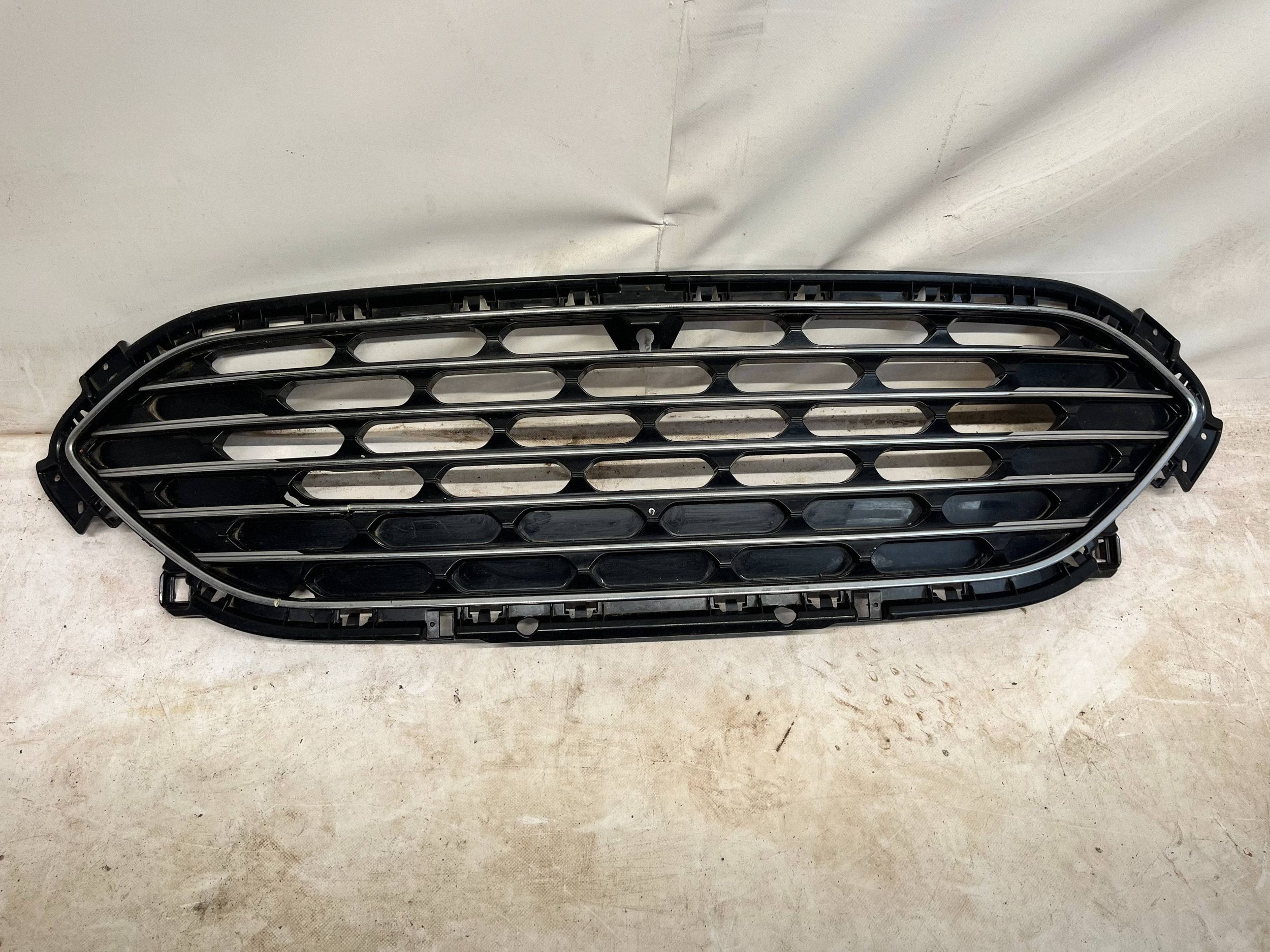 grill front FORD KUGA III LV4B-8200-GD @M