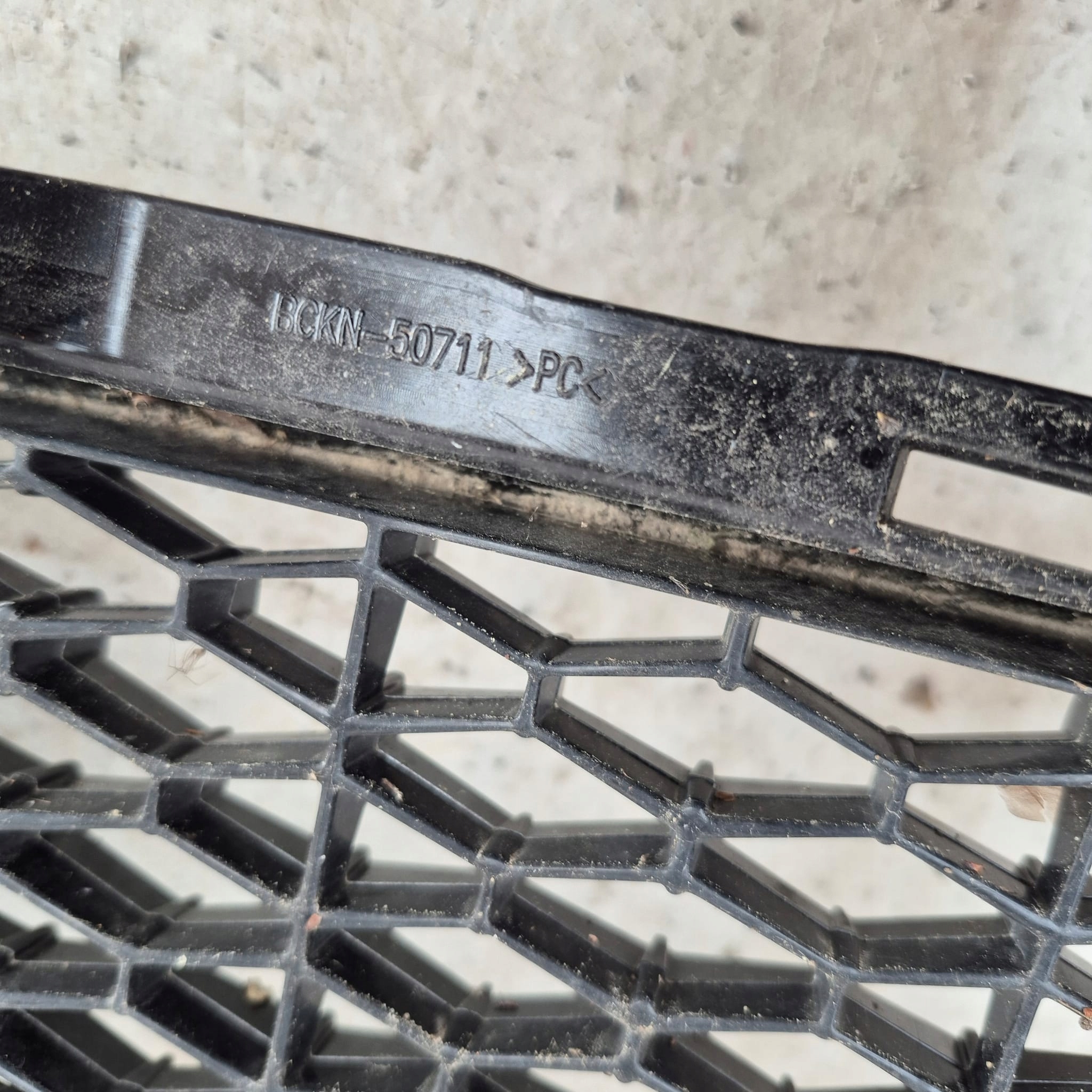 MAZDA 3 IV 19-> Grill Grill