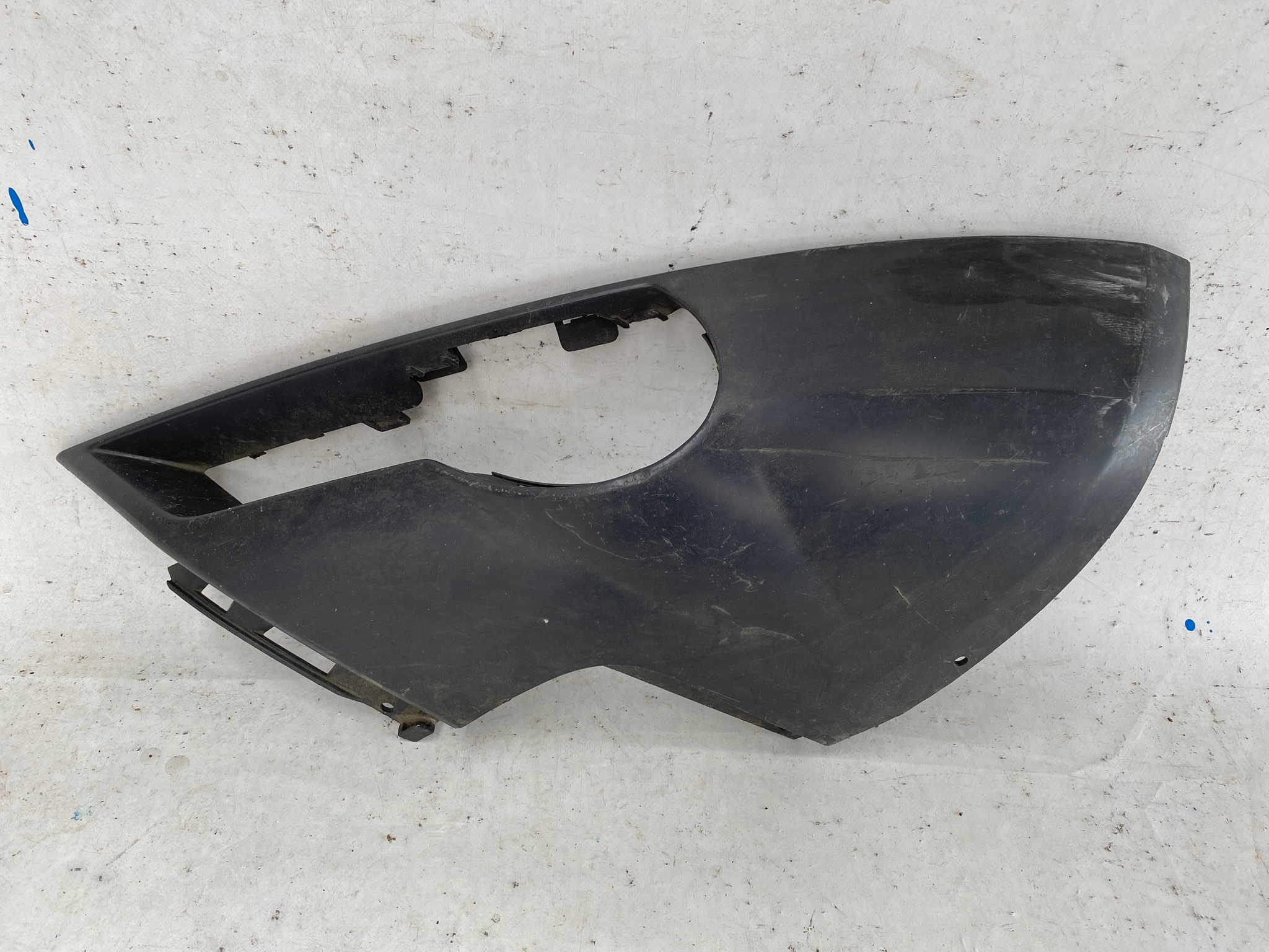 AUDI Q7 4L grid moulding corner spoiler of a bumper left front 4L0807061D