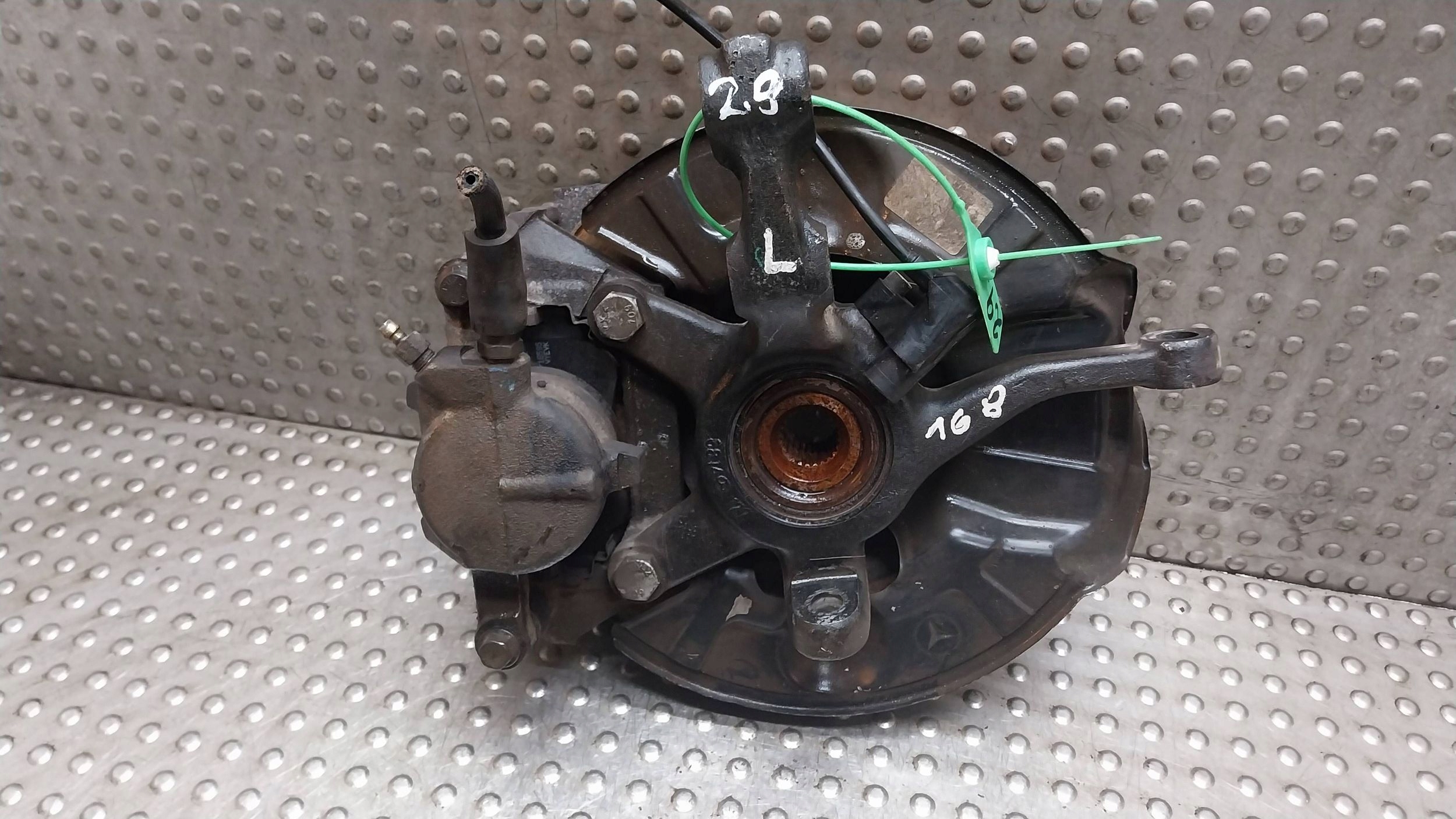 otoč čepu třmen levý předek 6814 MERCEDES A W168