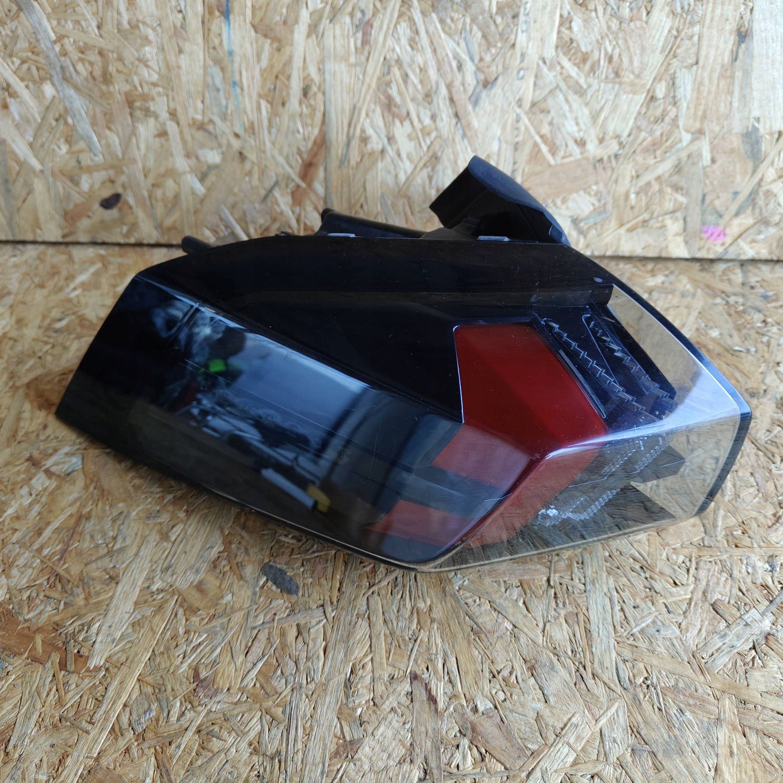 light rear rear part side left Peugeot 2008 II