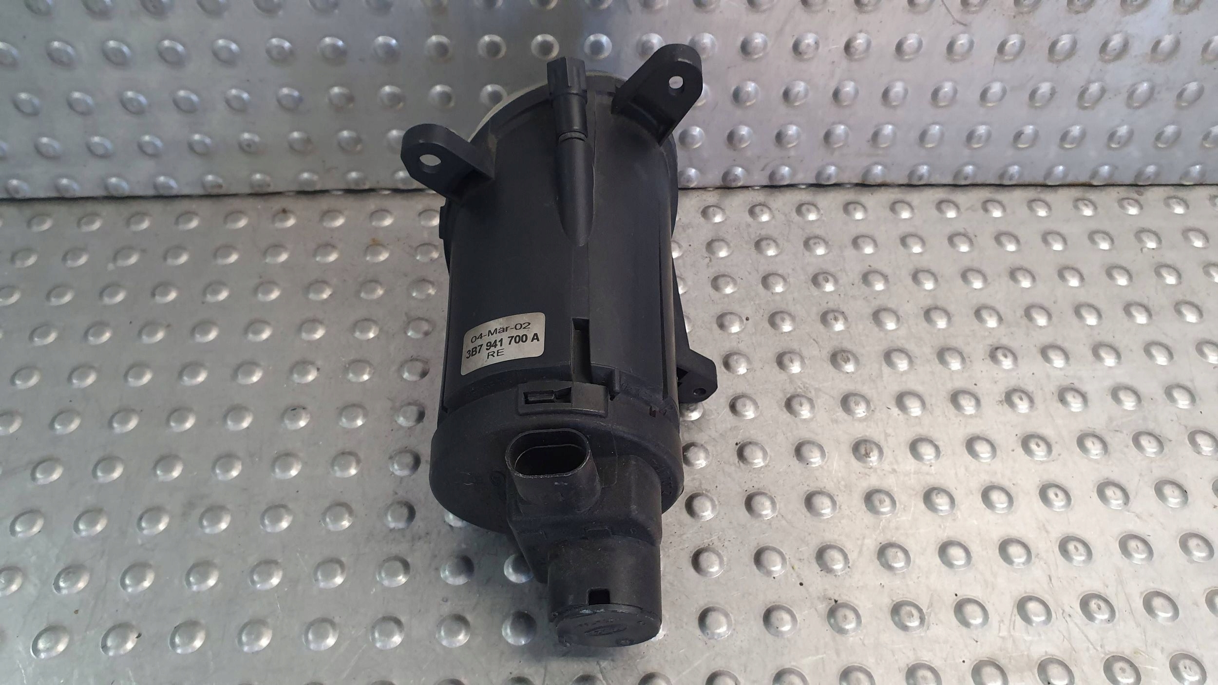 Nebelscheinwerfer rechts VW PASSAT B5 LIFT 00- 3B7941700A