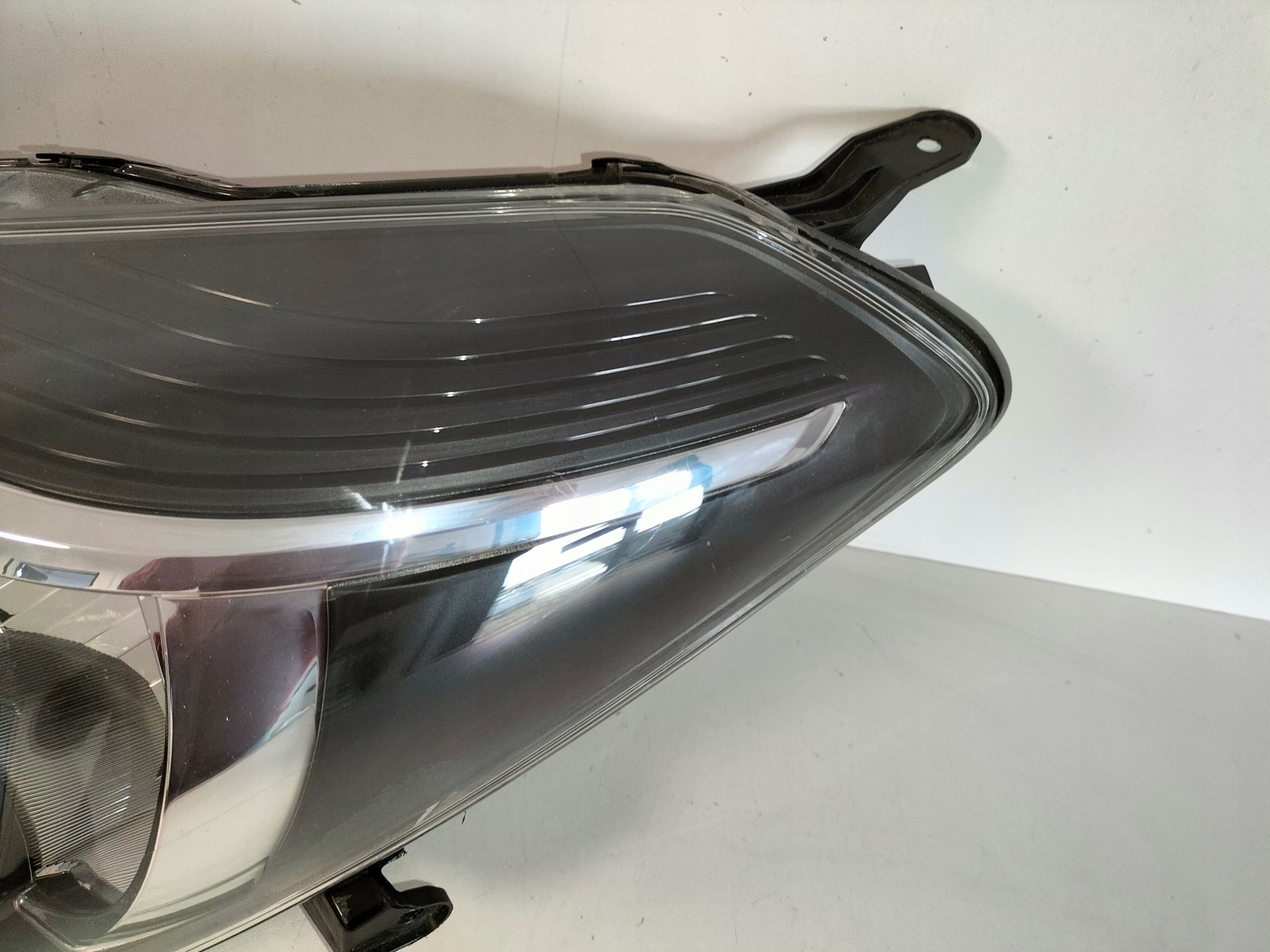 light front reflektor right TOYOTA YARIS III LIFT 14-17