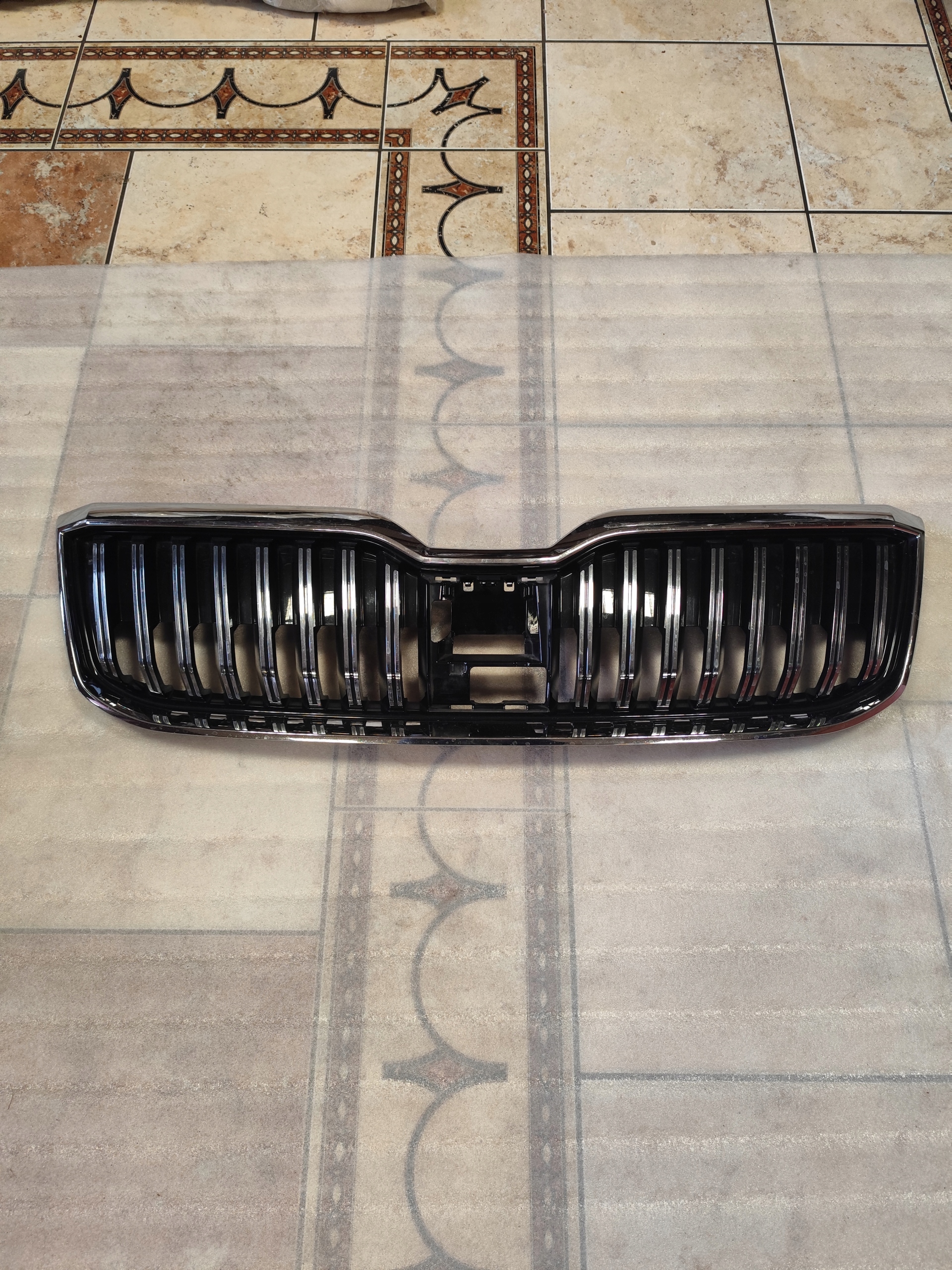Skoda Superb III 3V Kühlergrill FRONTGRILL Kühlergitter 3V0853653G - Thumbnail 1