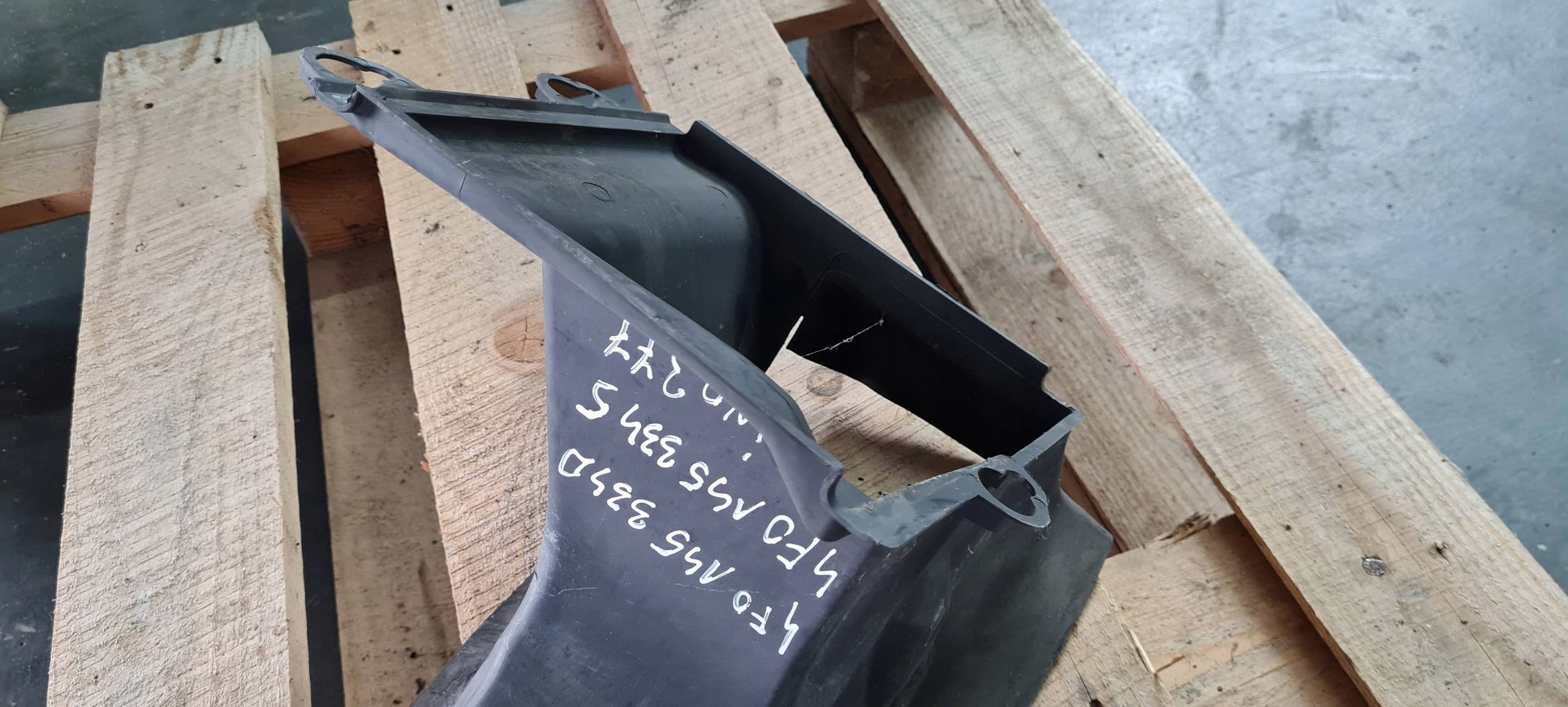 A6 C6 LIFT steering wheel, intake air right 2.0 TDI 4F0145334D