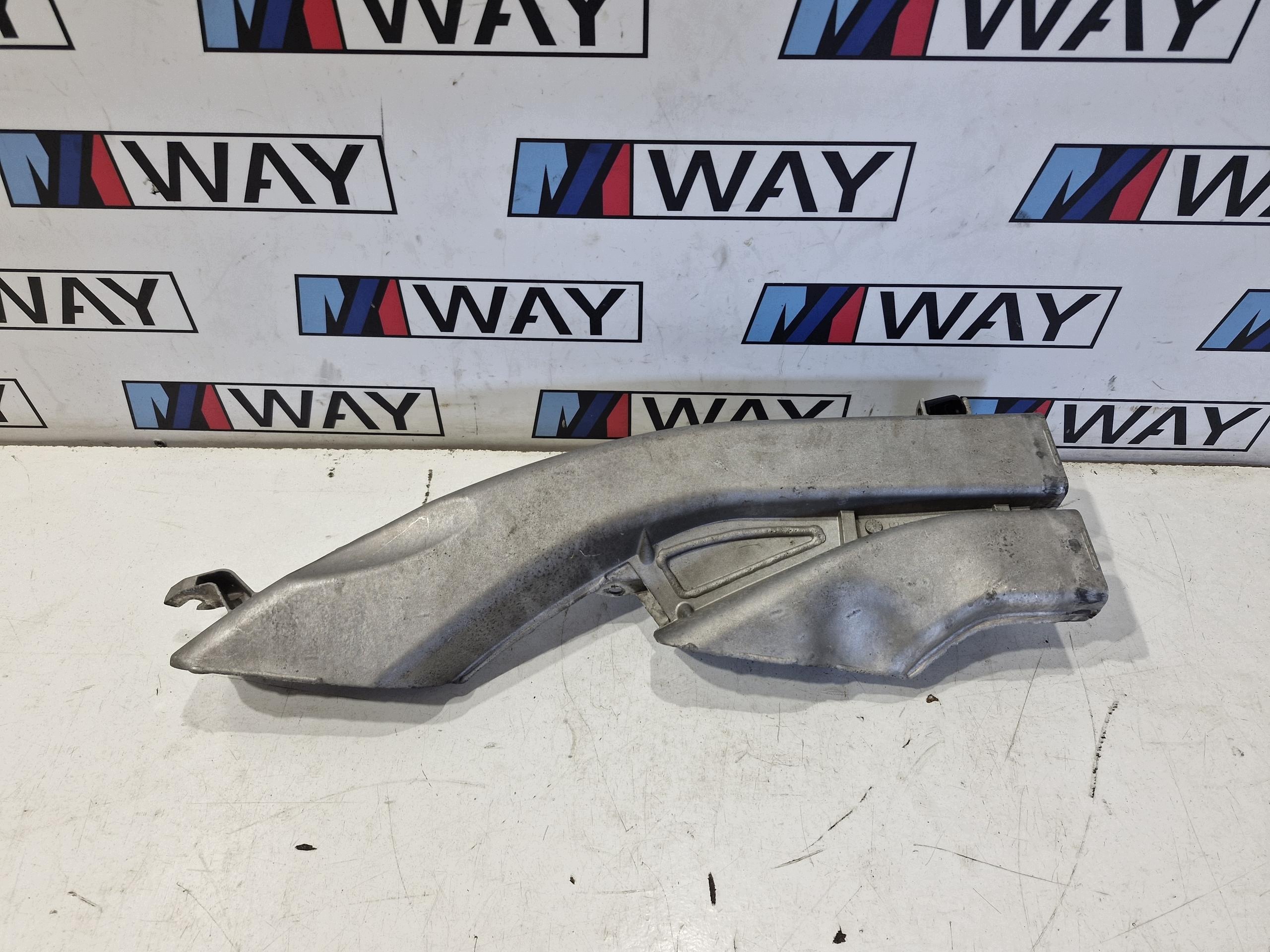 7565574 BMW E60 E61 E63 E64 Szívótömlő