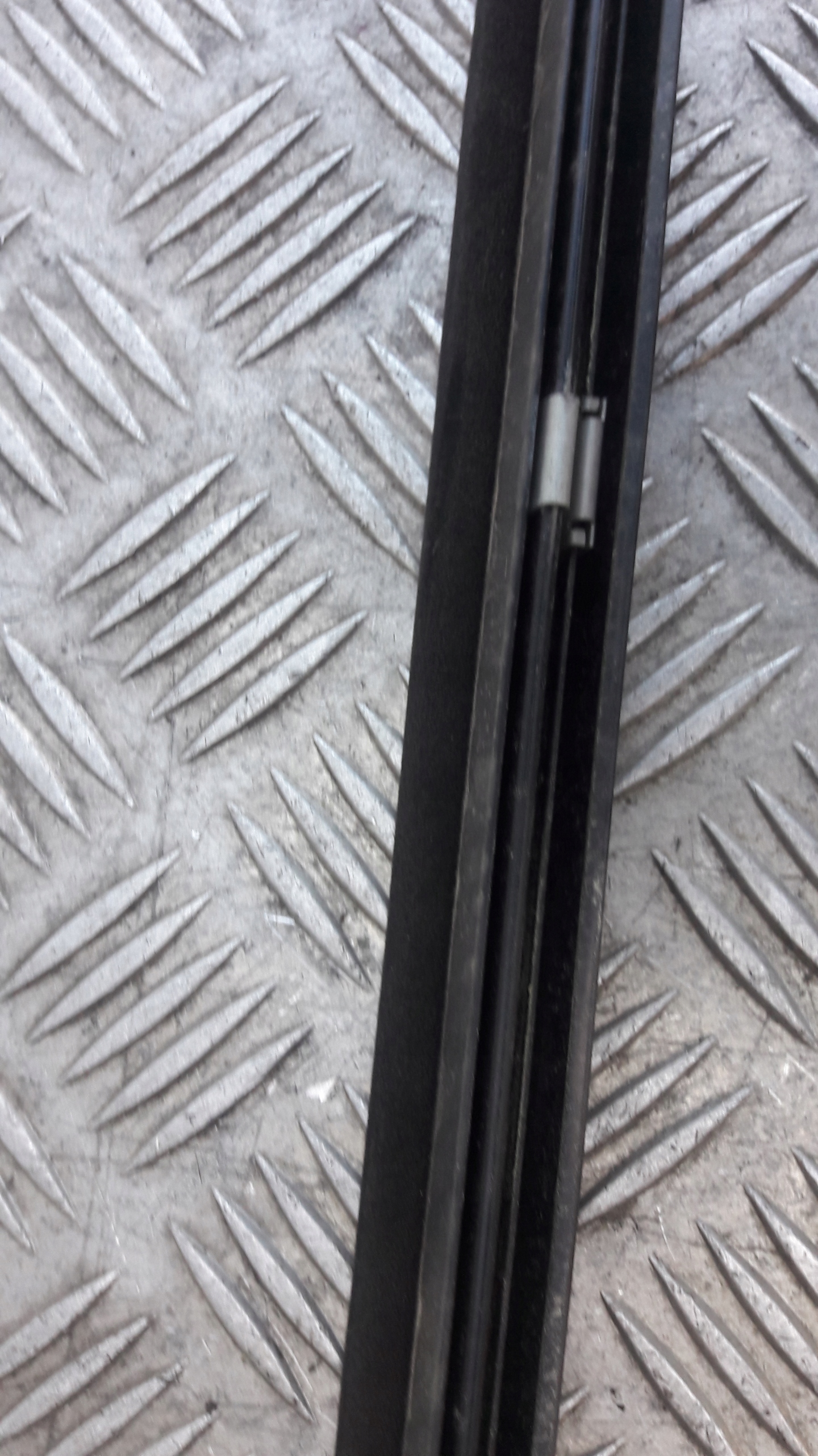 MERCEDES W211 moulding dust left front