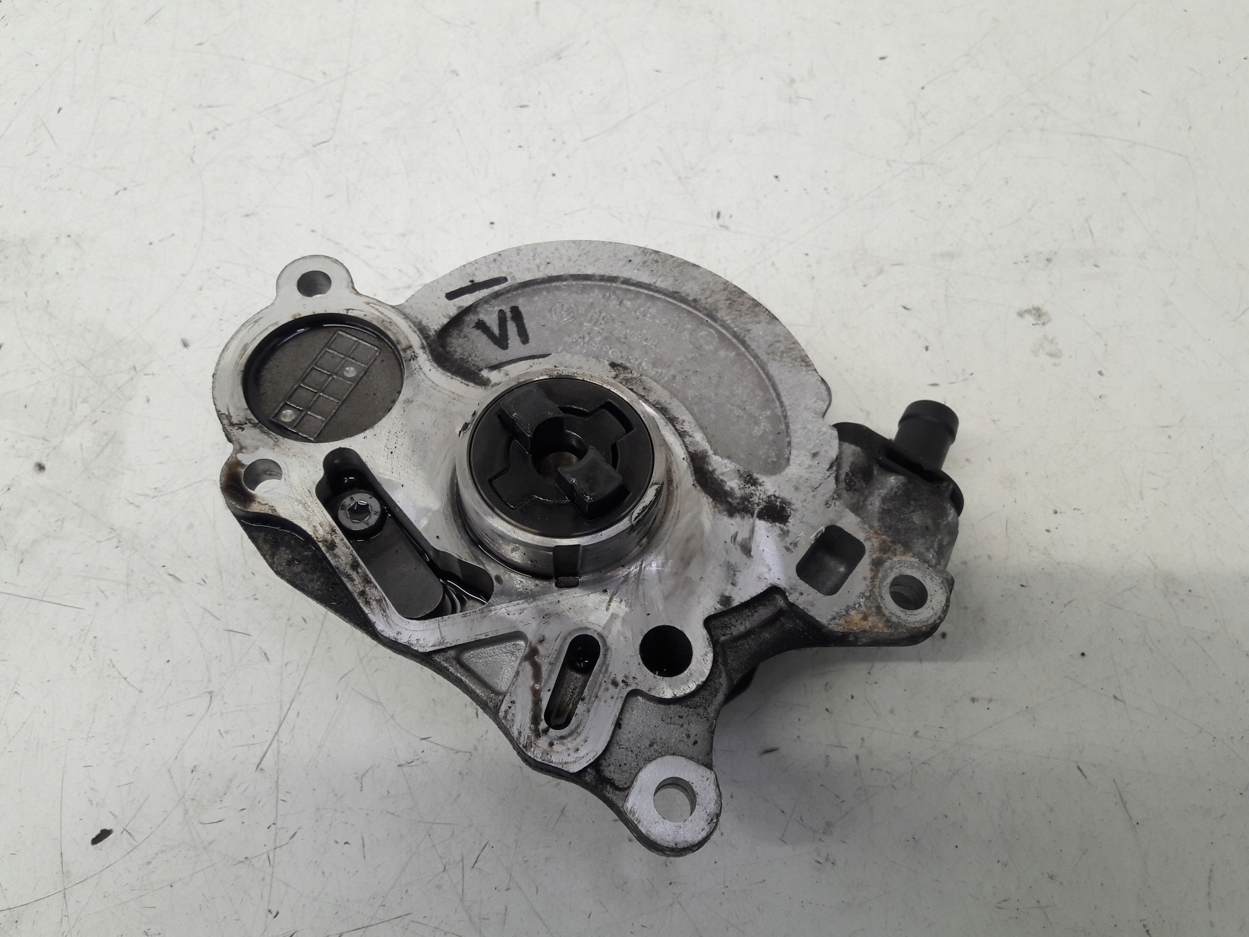 Vacum Pompa 03L100D VW Golf VI