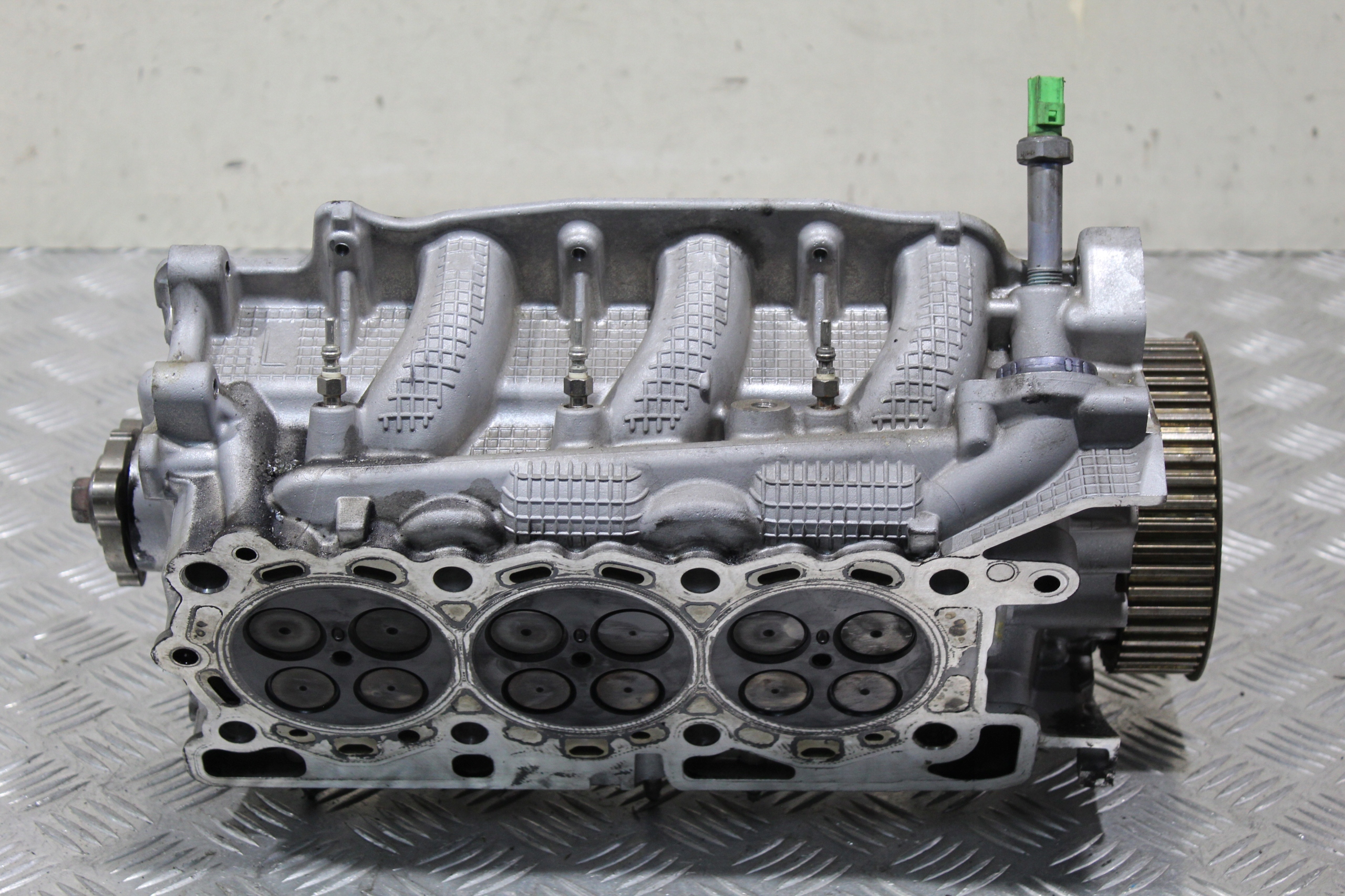 head. valves left RANGE ROVER SPORT II 2 L494