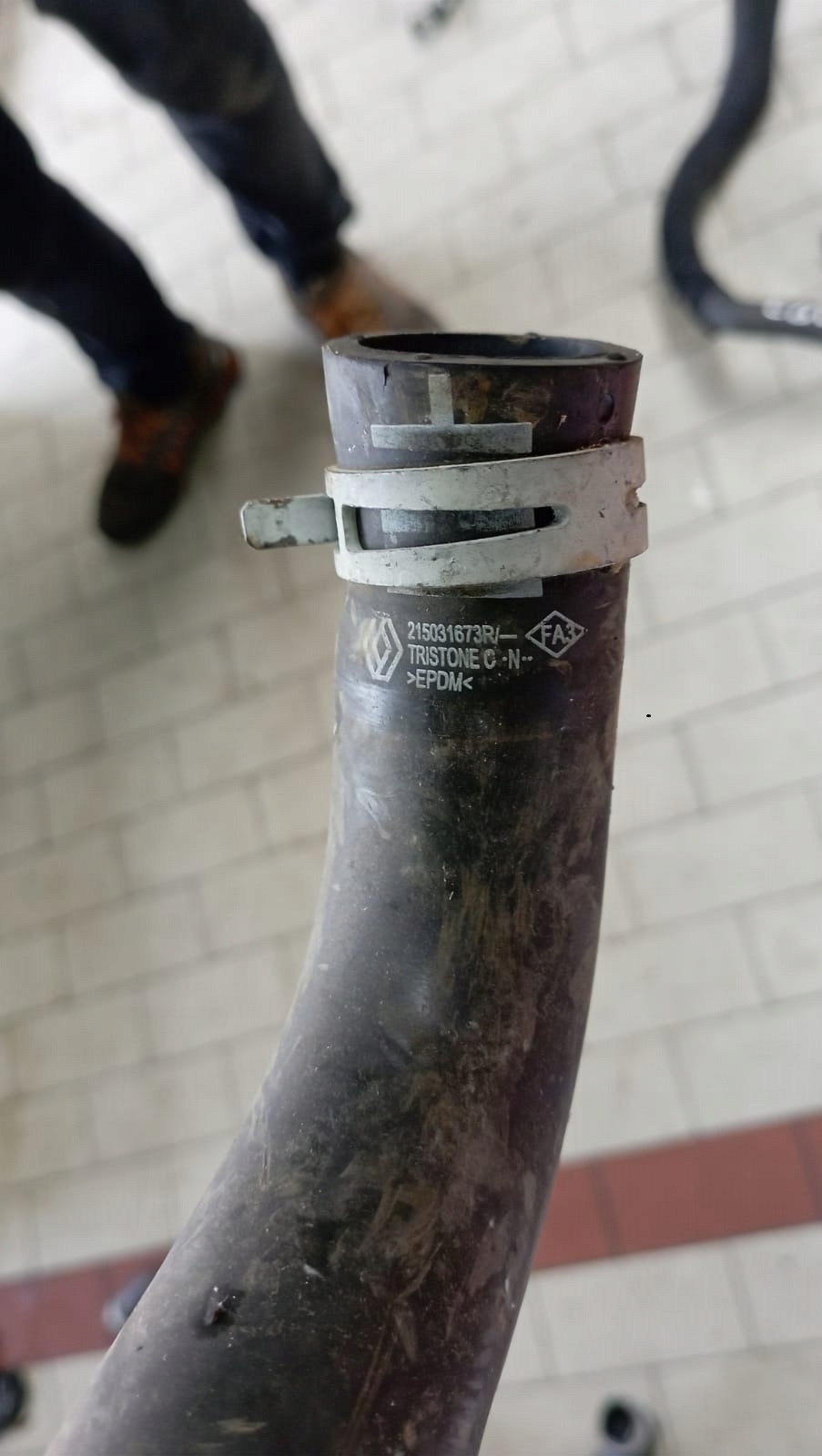 WĄŻ PRZEWÓD RURA WODY RENAULT CAPTUR II OE 215031673R Numer katalogowy części 215031673R