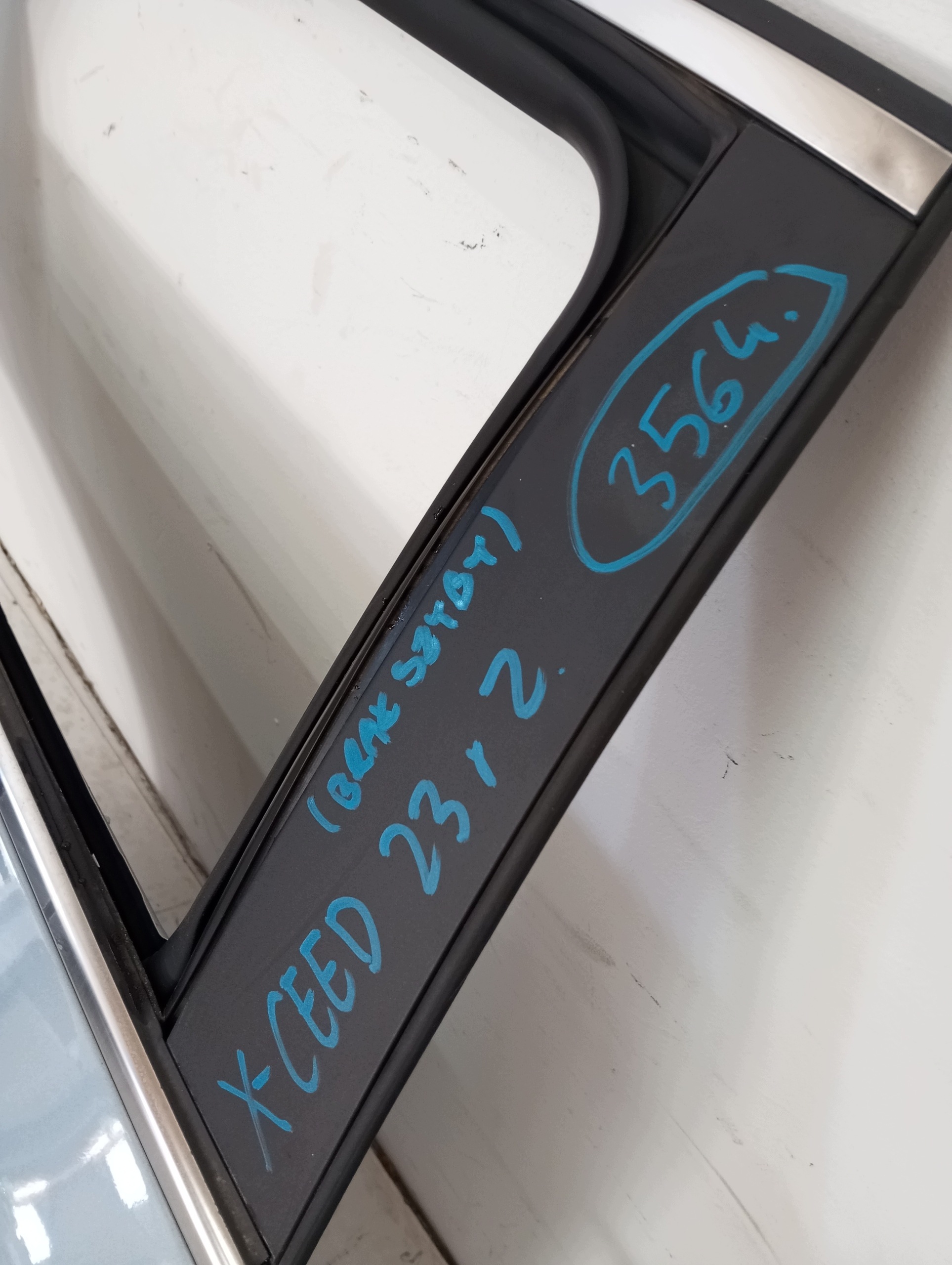 door right rear. KIA X-CEED BSZ 23R