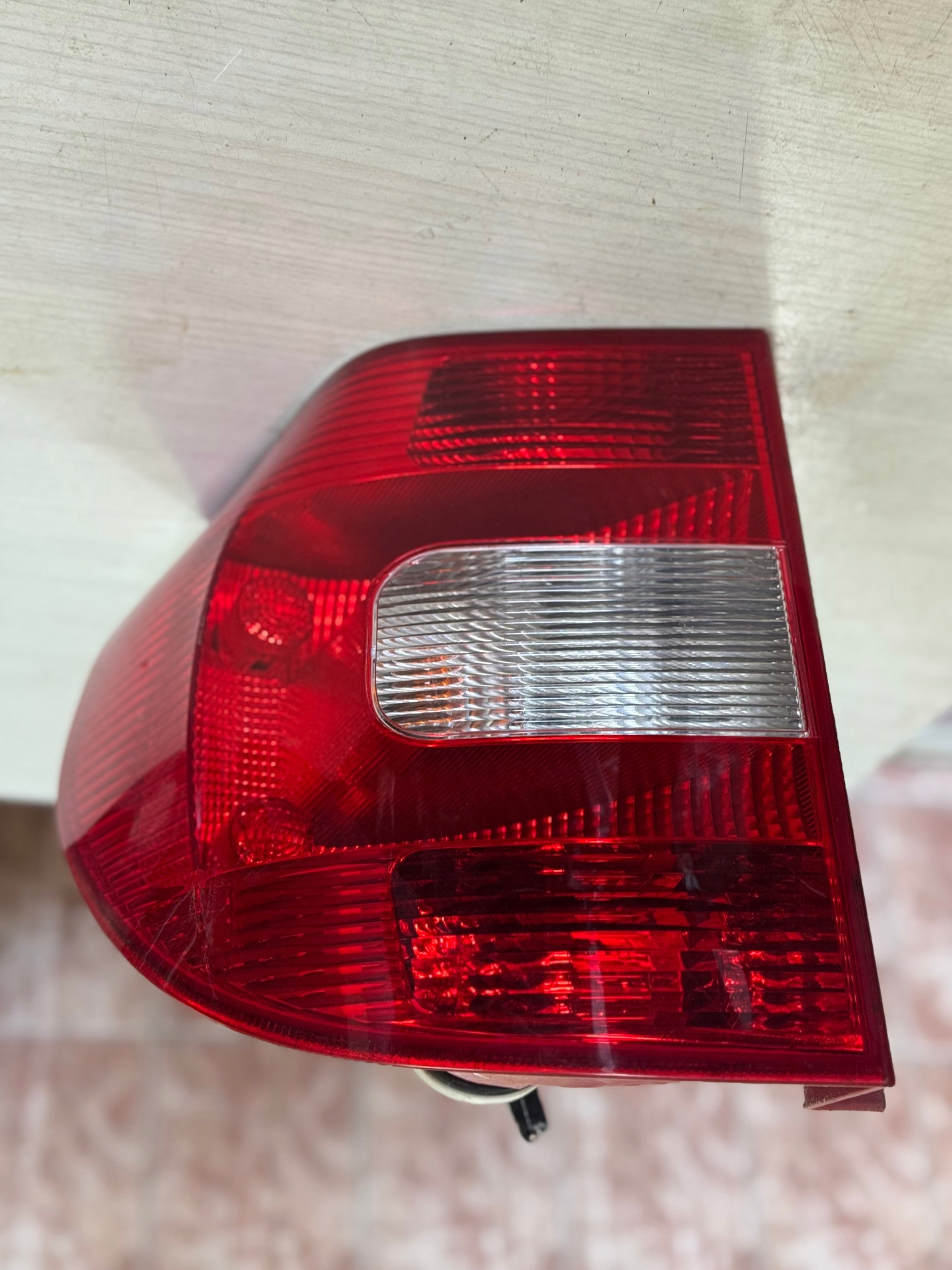 light left rear part left rear SKODA YETI and 5L 5L0945095