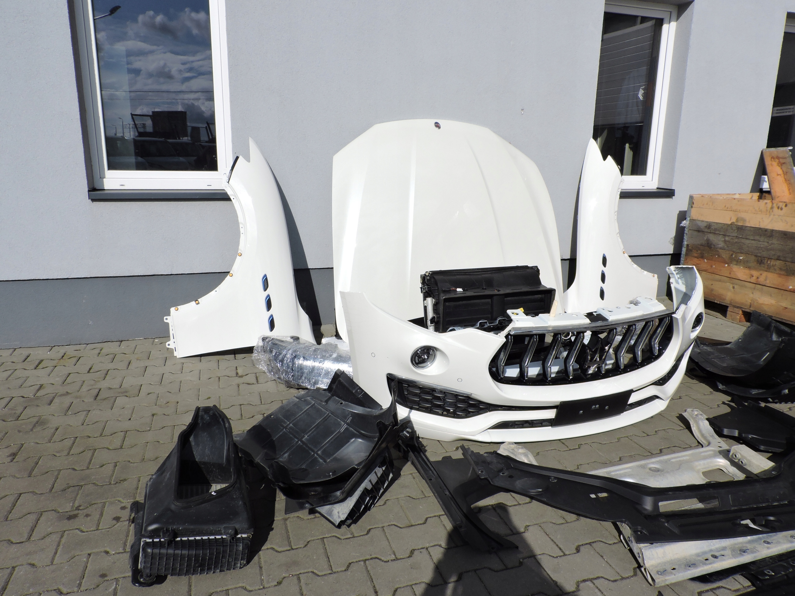 PRZÓD KOMPLETNY MASERATI LEVANTE GRANLUSSO Typ samochodu 4x4/SUV Samochody osobowe