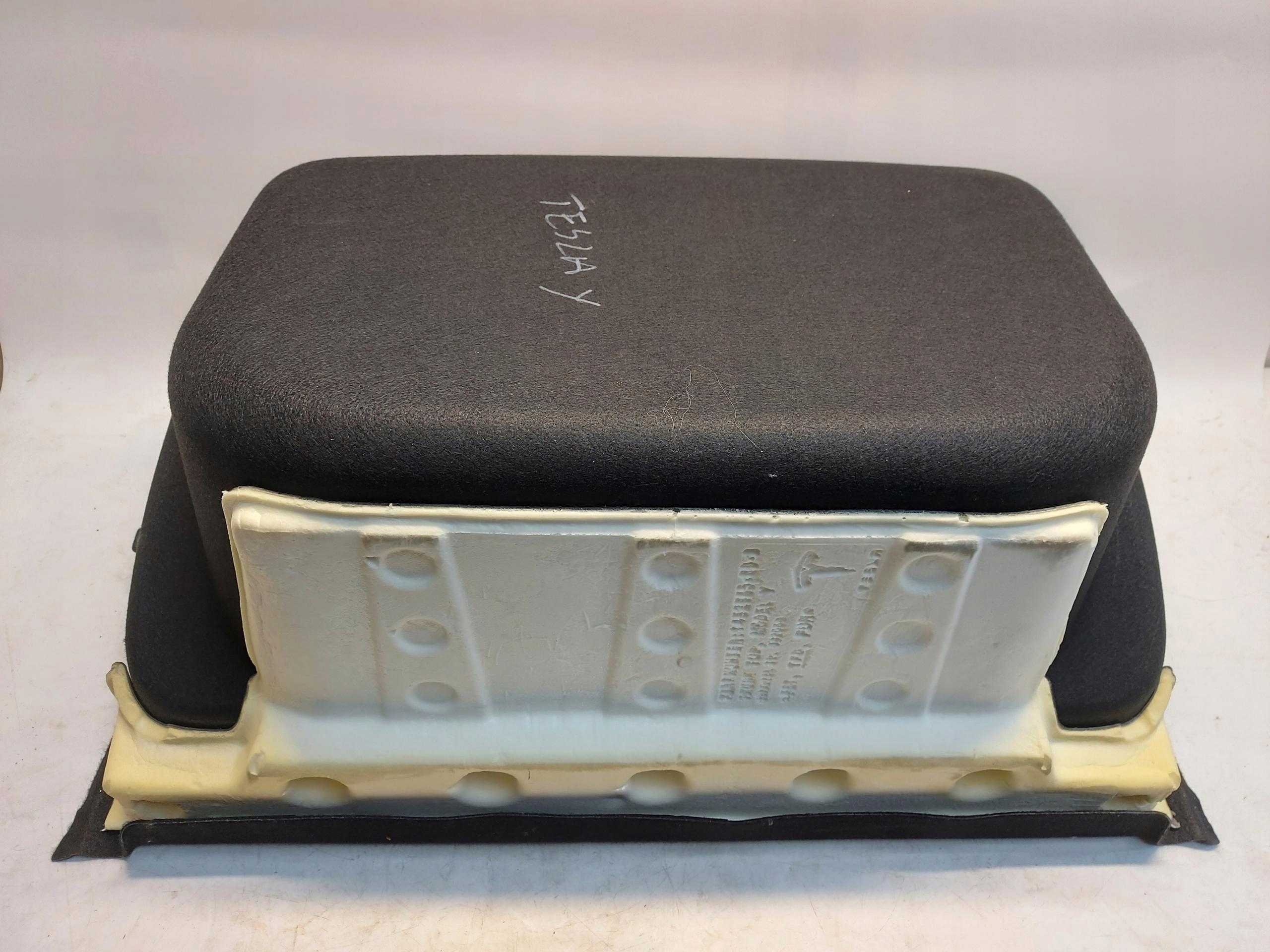 TESLA MODEL Y 2023r passenger compartment sump boot 1618178-00-A