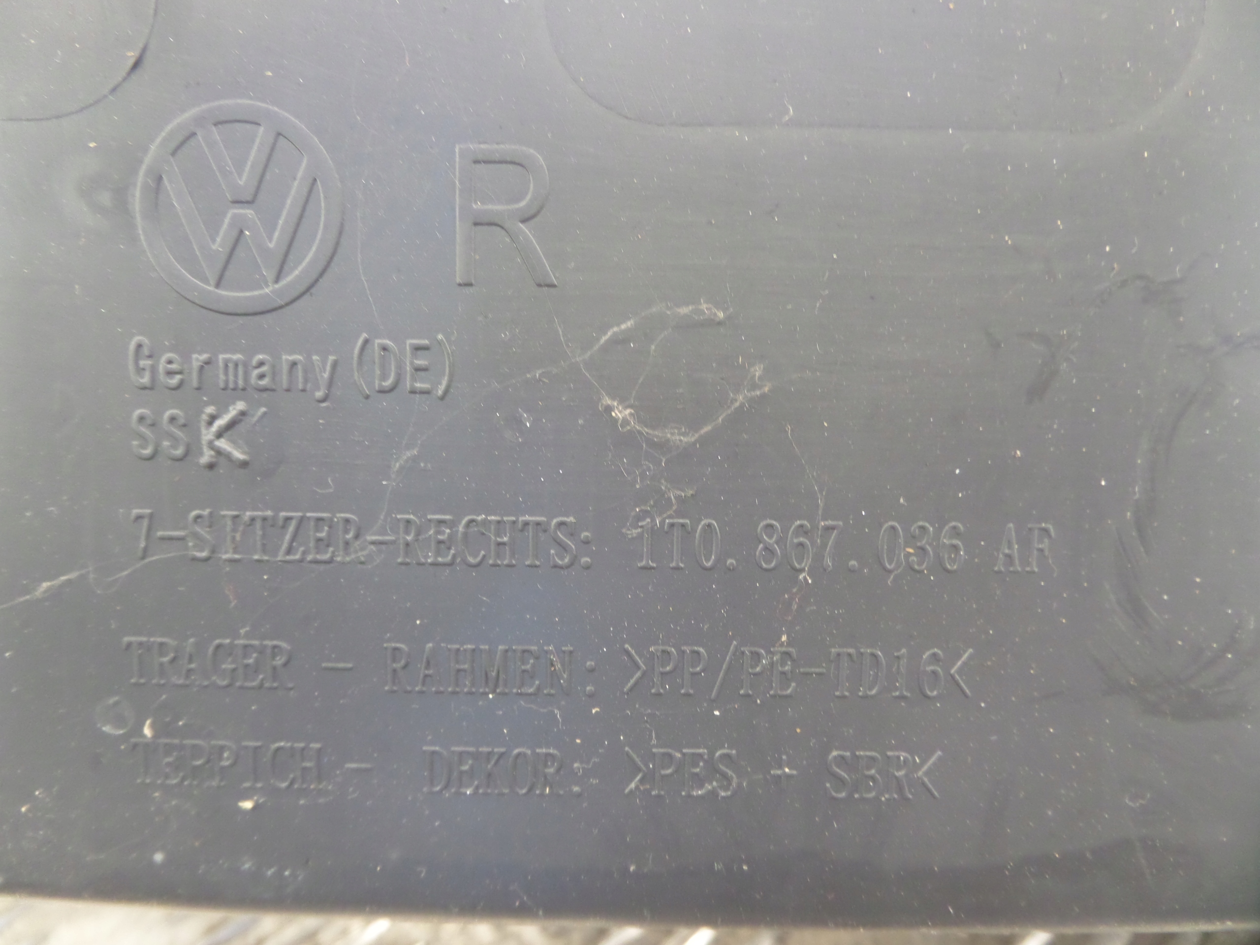 VW TOURAN II 2 boot upholstery right 1T0867036AF