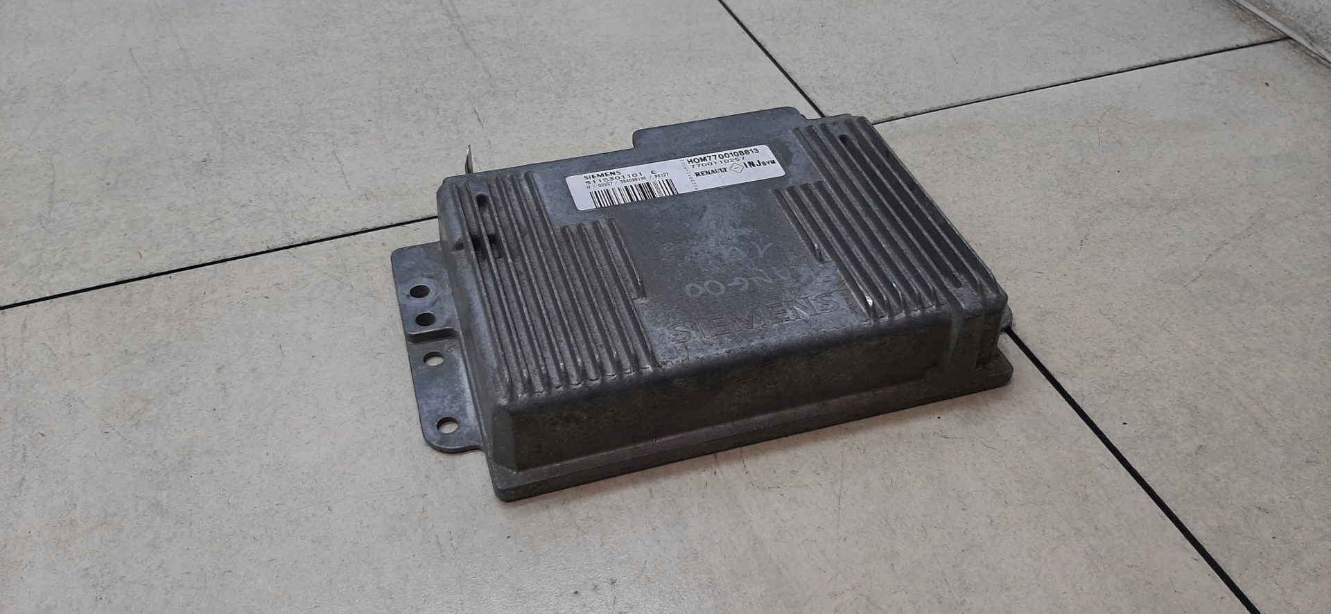 control unit of the engine KANGOO 1.4 7700108813 7700110257