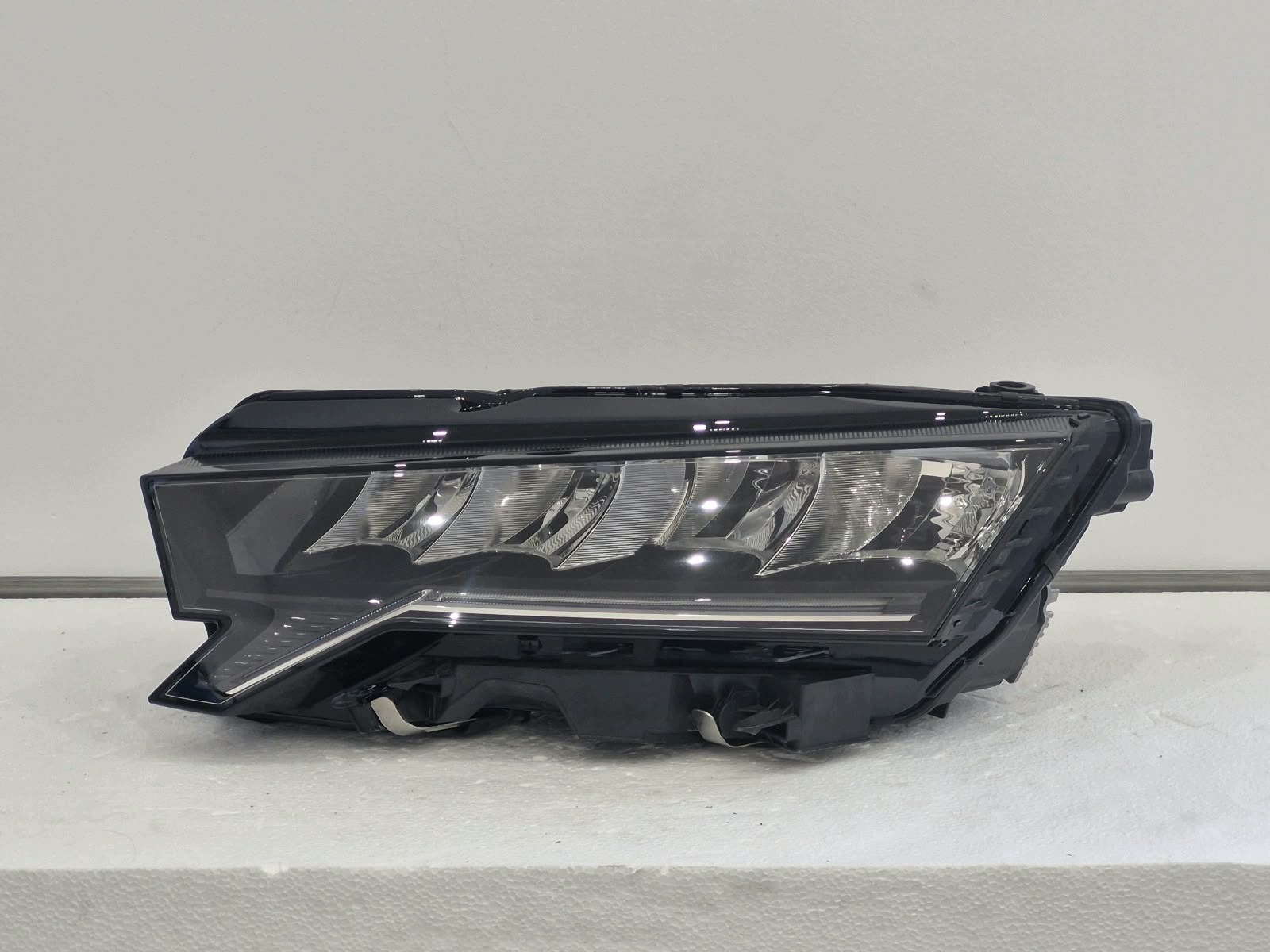 light left Skoda Octavia 4 LIFT FULL LED