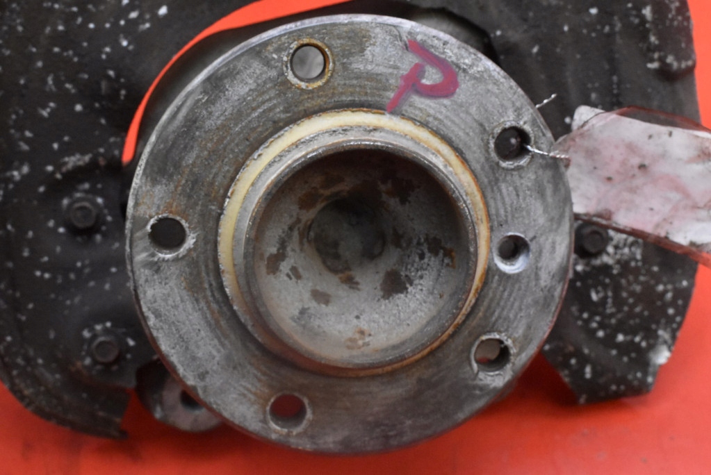 otoč čepu pravá předek 676444 BMW E90 E91 2.0 D 163 KM 04-10