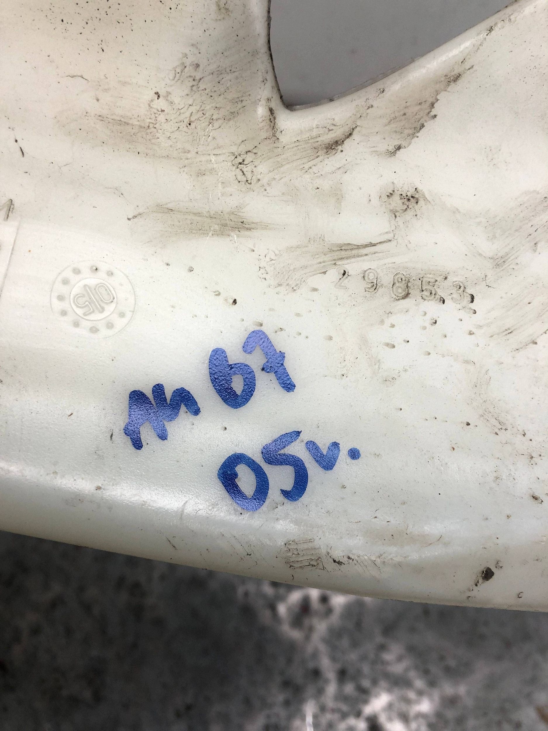 washer fluid tank AUDI A4 B7 8E0955451AR