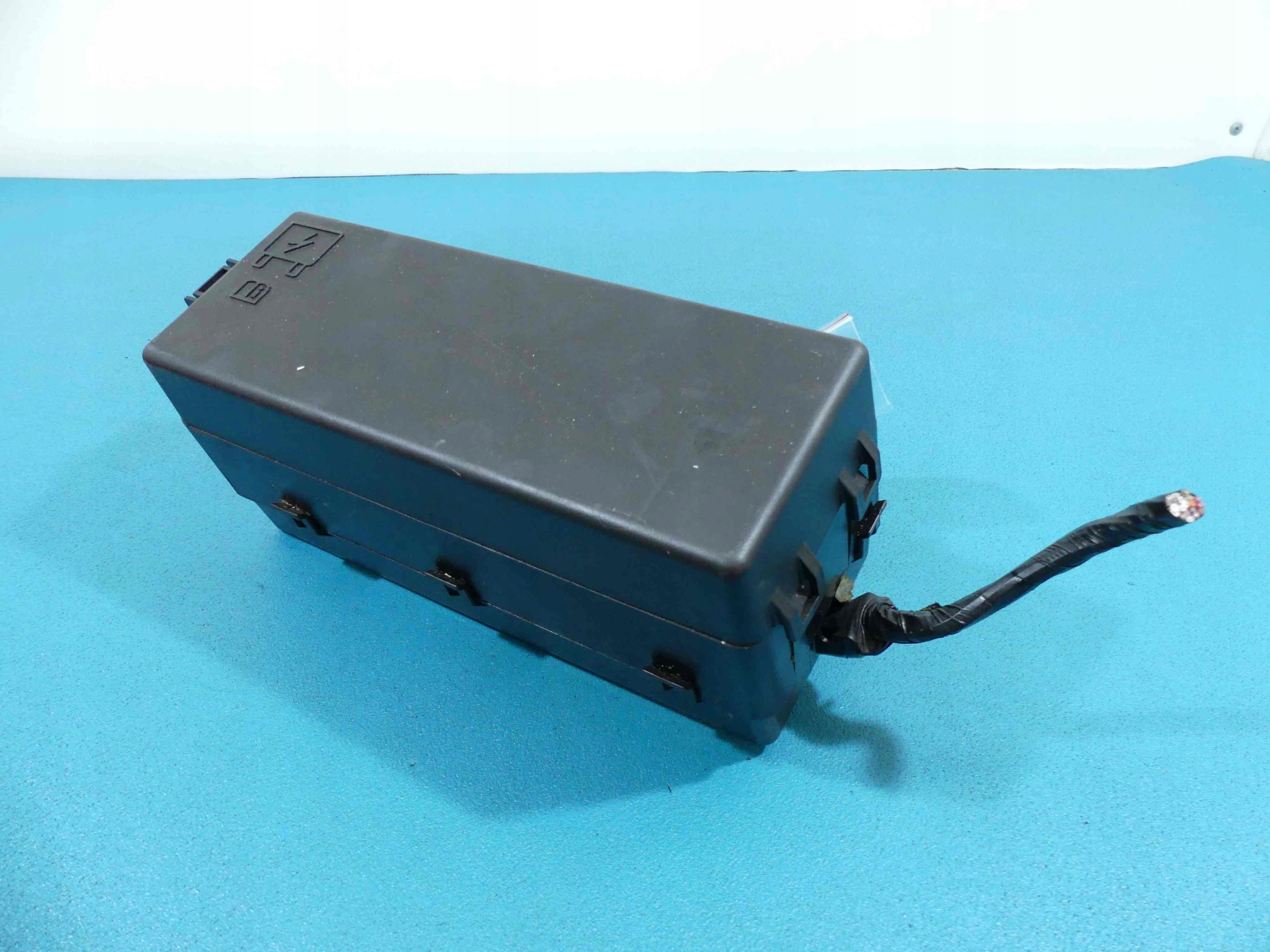 SKRZYNKA BEZPIECZNIKÓW DODGE CHARGER II 10-14