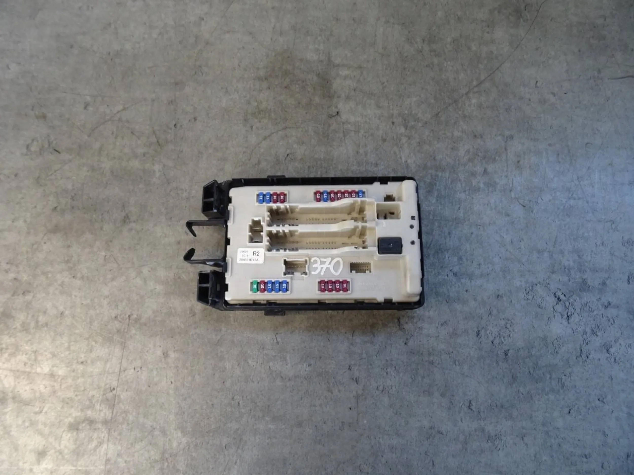 КОРОБКА BEZPIECZNIKOW ІНФІНІТІ FX II Qx70 3d 284b7-1by2a