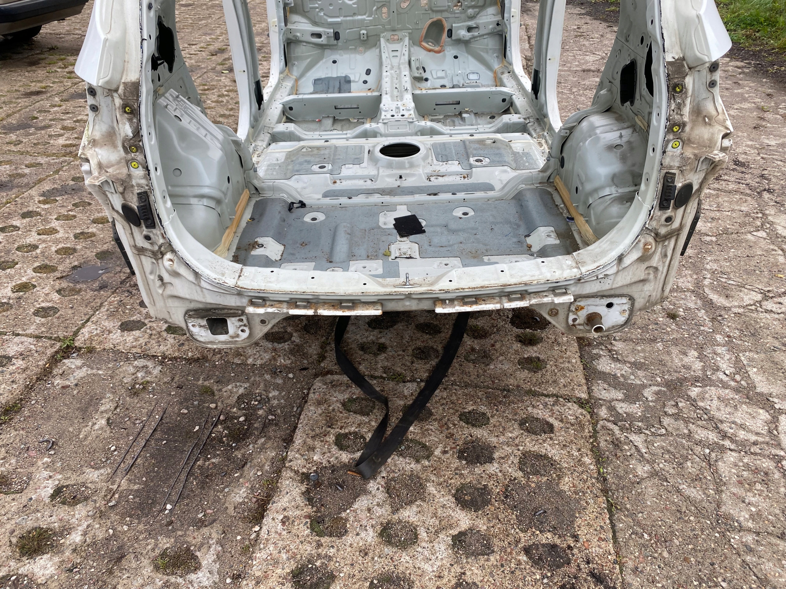 KIA CARENS IV TYLNY PAS WANNA 13-18