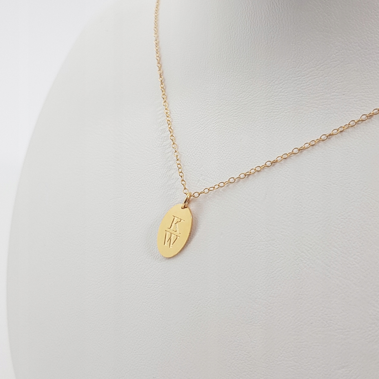 

Naszyjnik z grawerem na prezent Inicjały Symbole