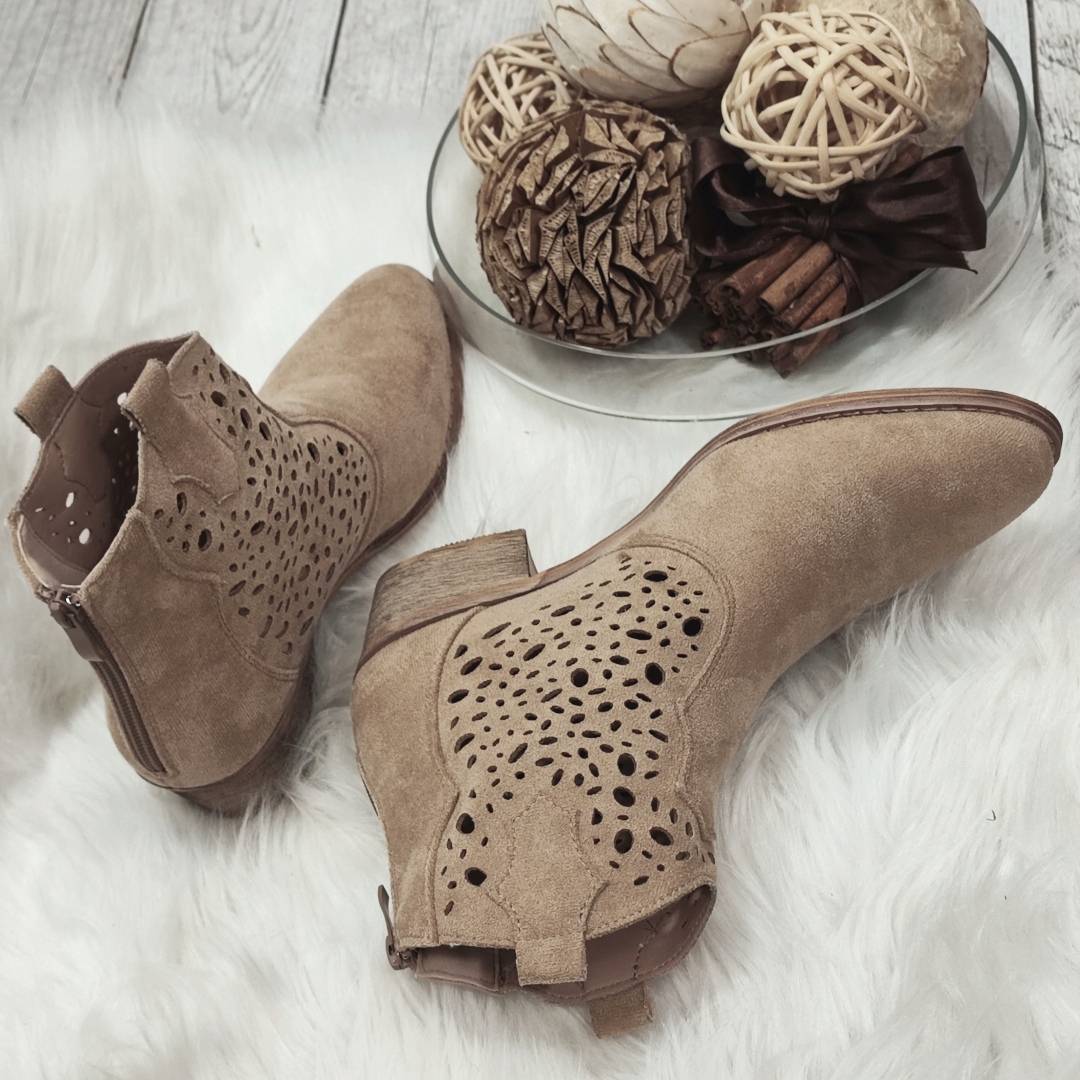 BOTKI DAMSKIE AŻUROWE Z SUWAKIEM NISKI OBCAS rozm. 41 Płeć kobieta