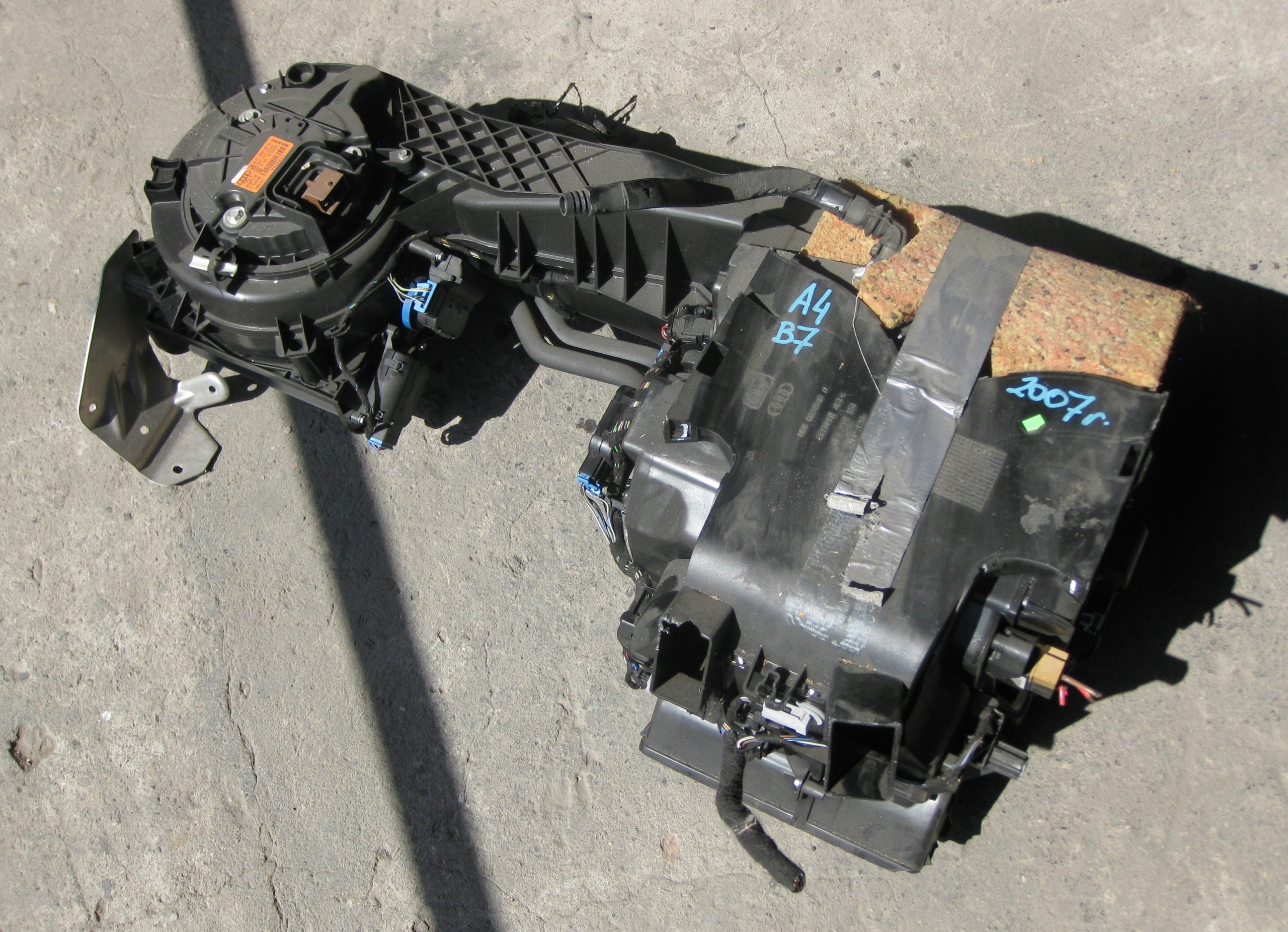 AUDI A4 B6 B7 ohrievač 8E1820005J