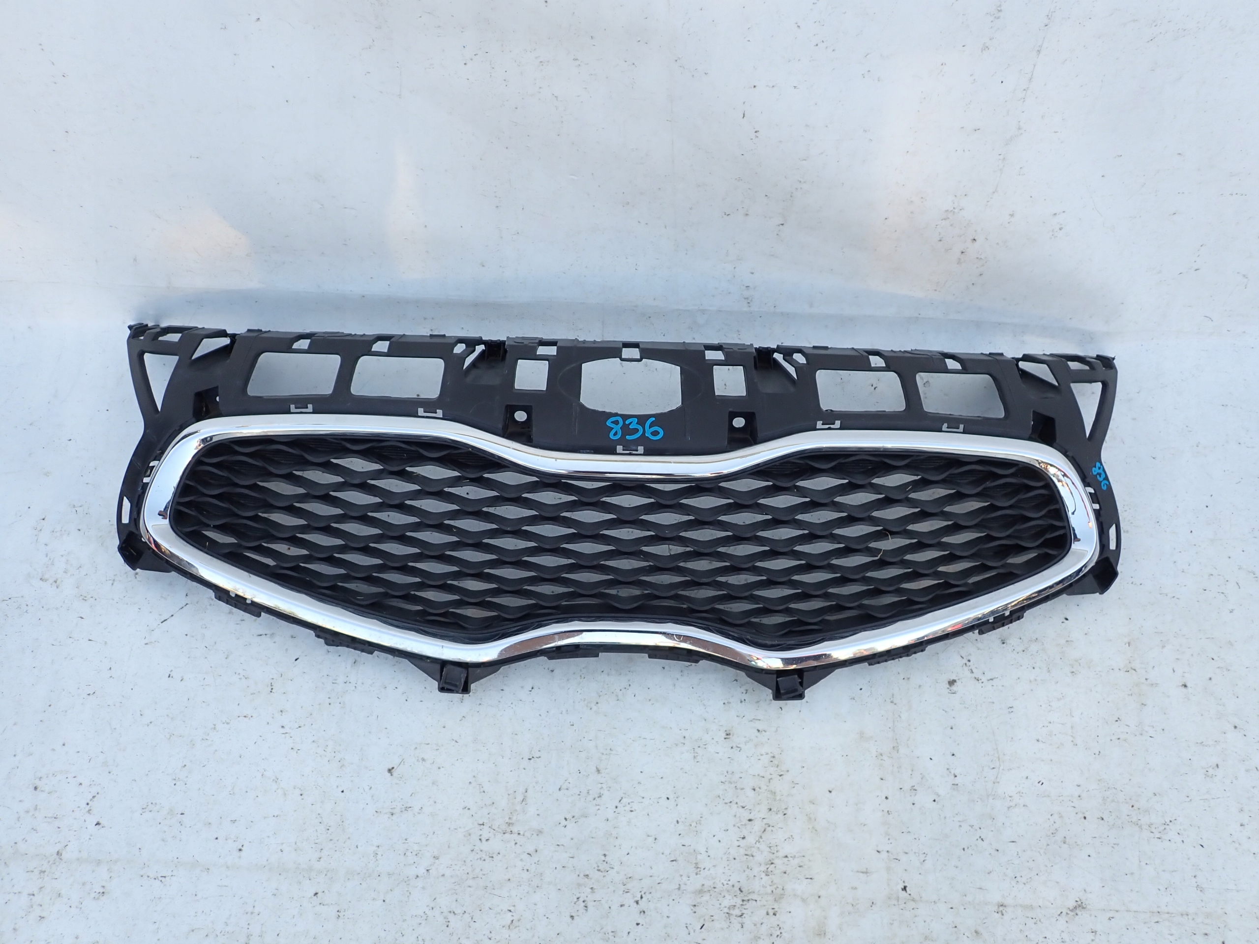 KIA CARENS IV 13-16 grill grille radiator