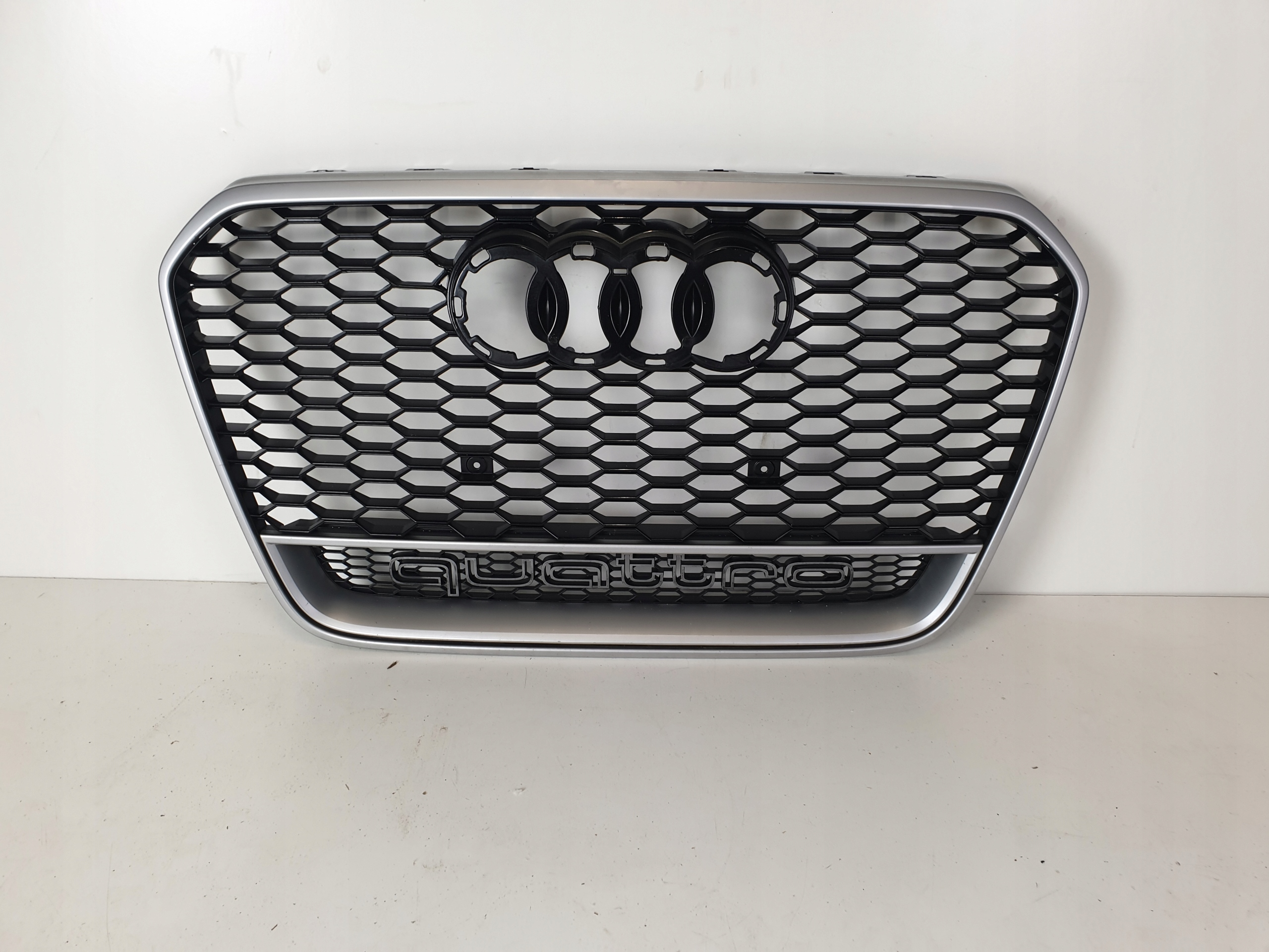 4G0853653H - AUDI RS6 4G РЕШЕТКА РАДИАТОРА