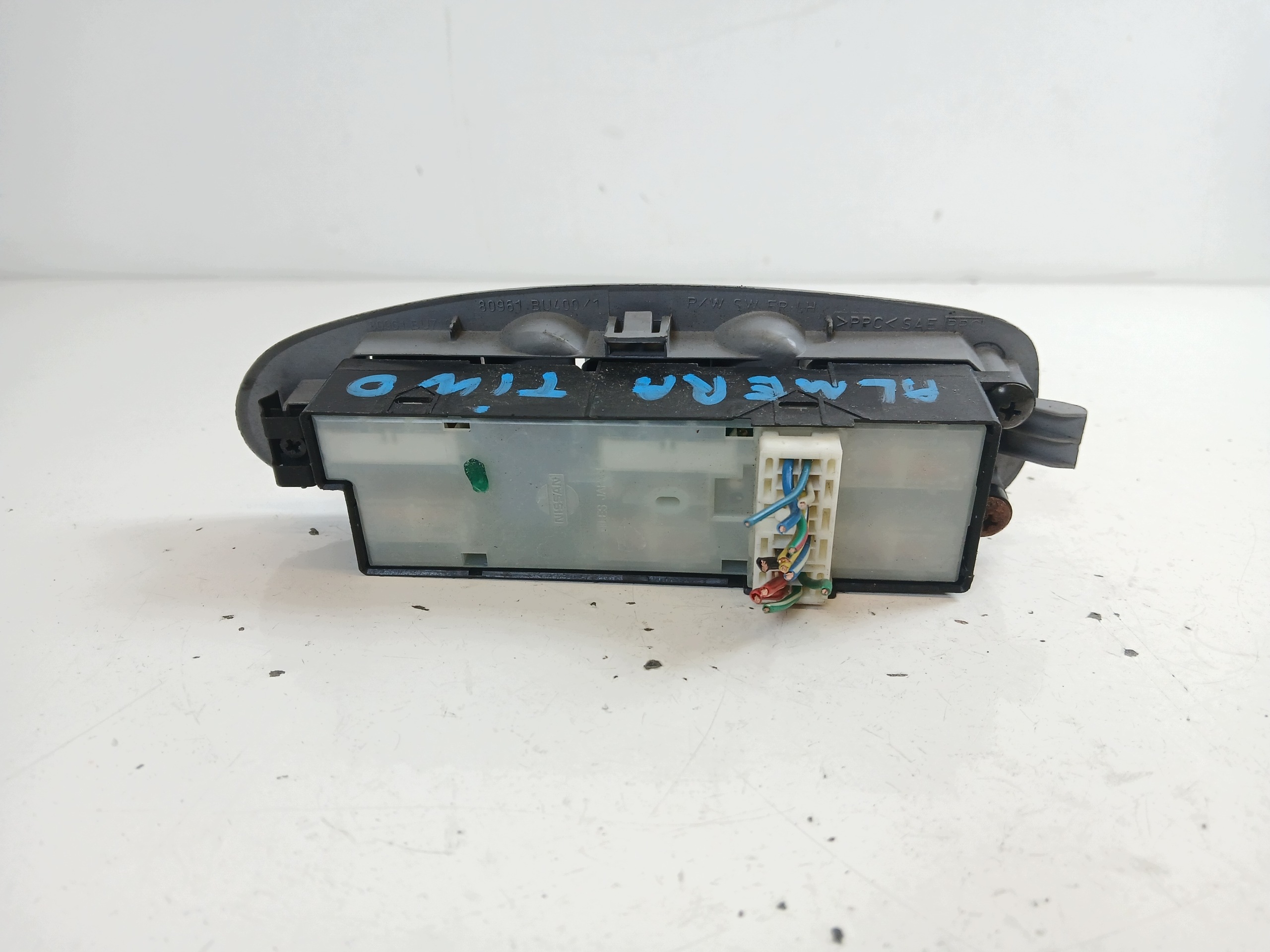NISSAN ALMERA TINO PANEL okna levý předek