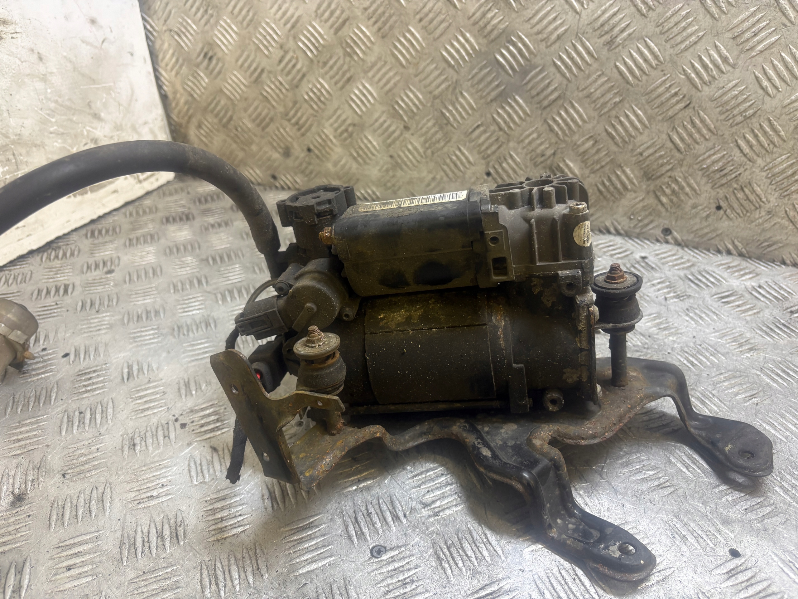compressor; compressor pump springing MERCEDES-BENZ E-KLASA W211